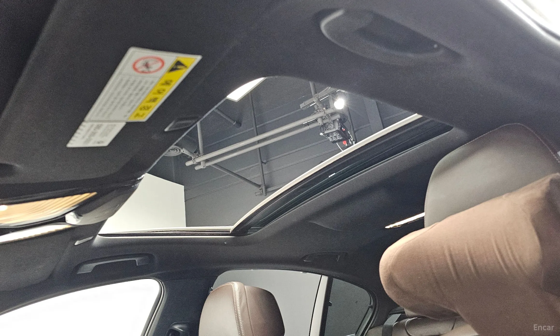 BMW 5 Series (G30) превью 19
