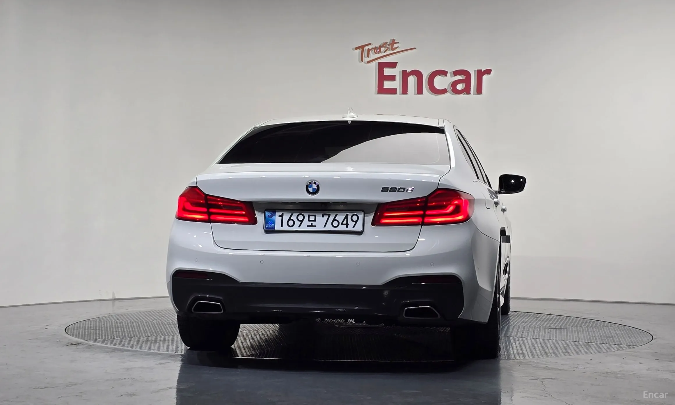 BMW 5 Series (G30) превью 4