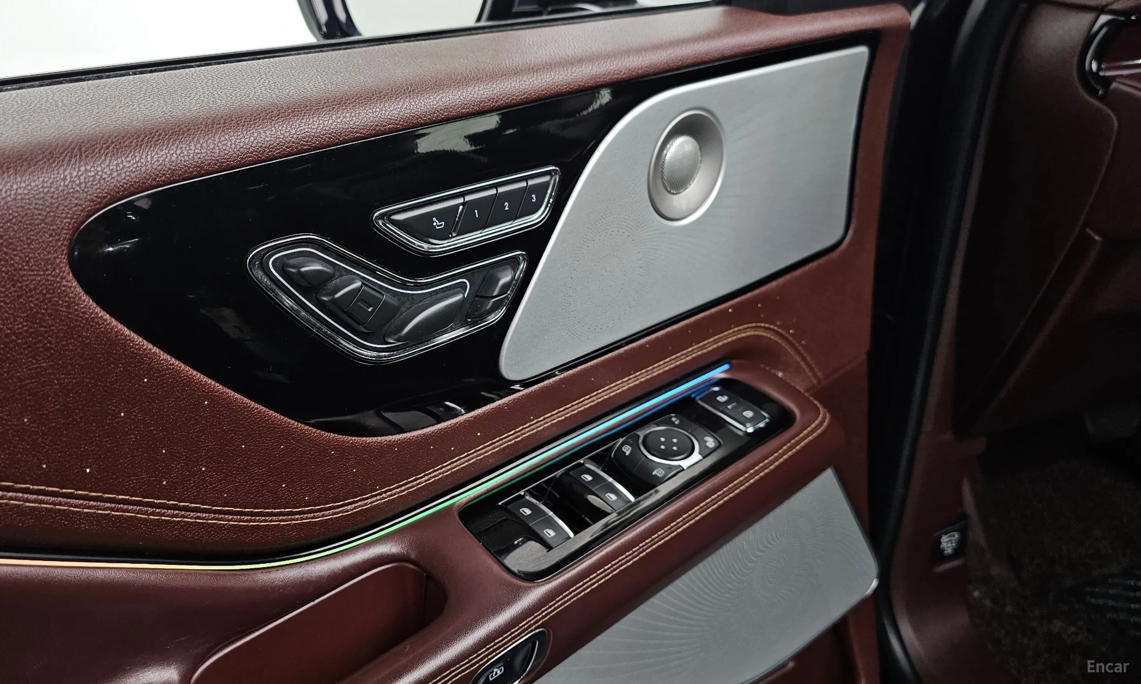 Lincoln Aviator 2nd Generation превью 18