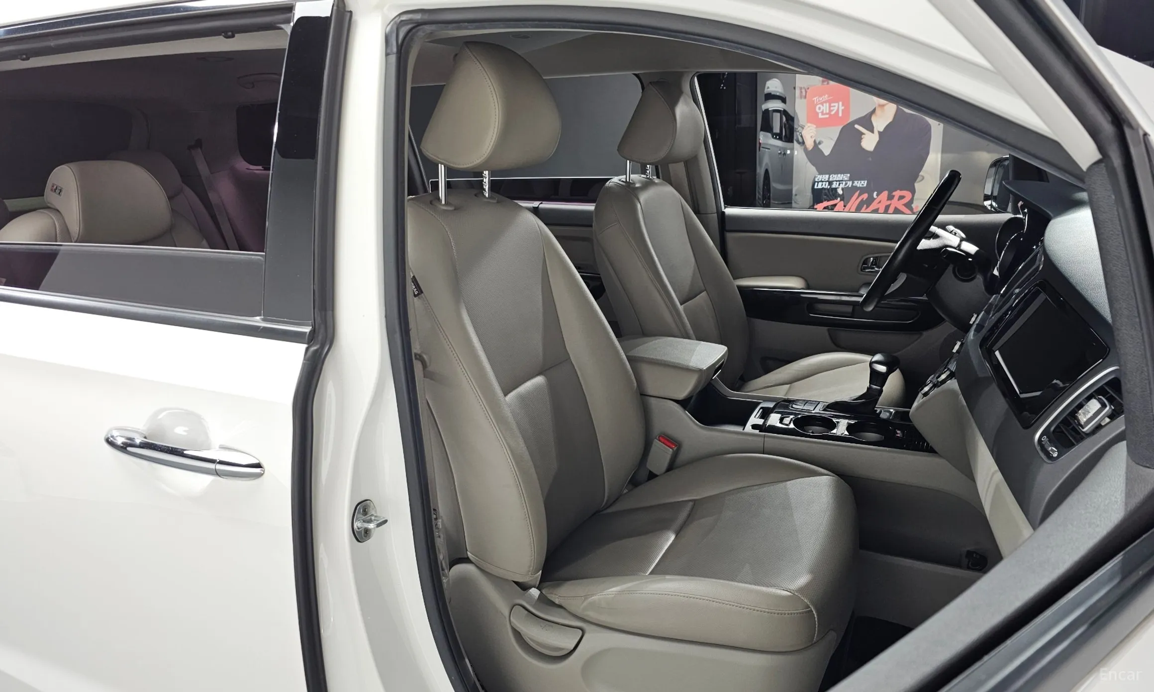 Kia Carnival превью 10