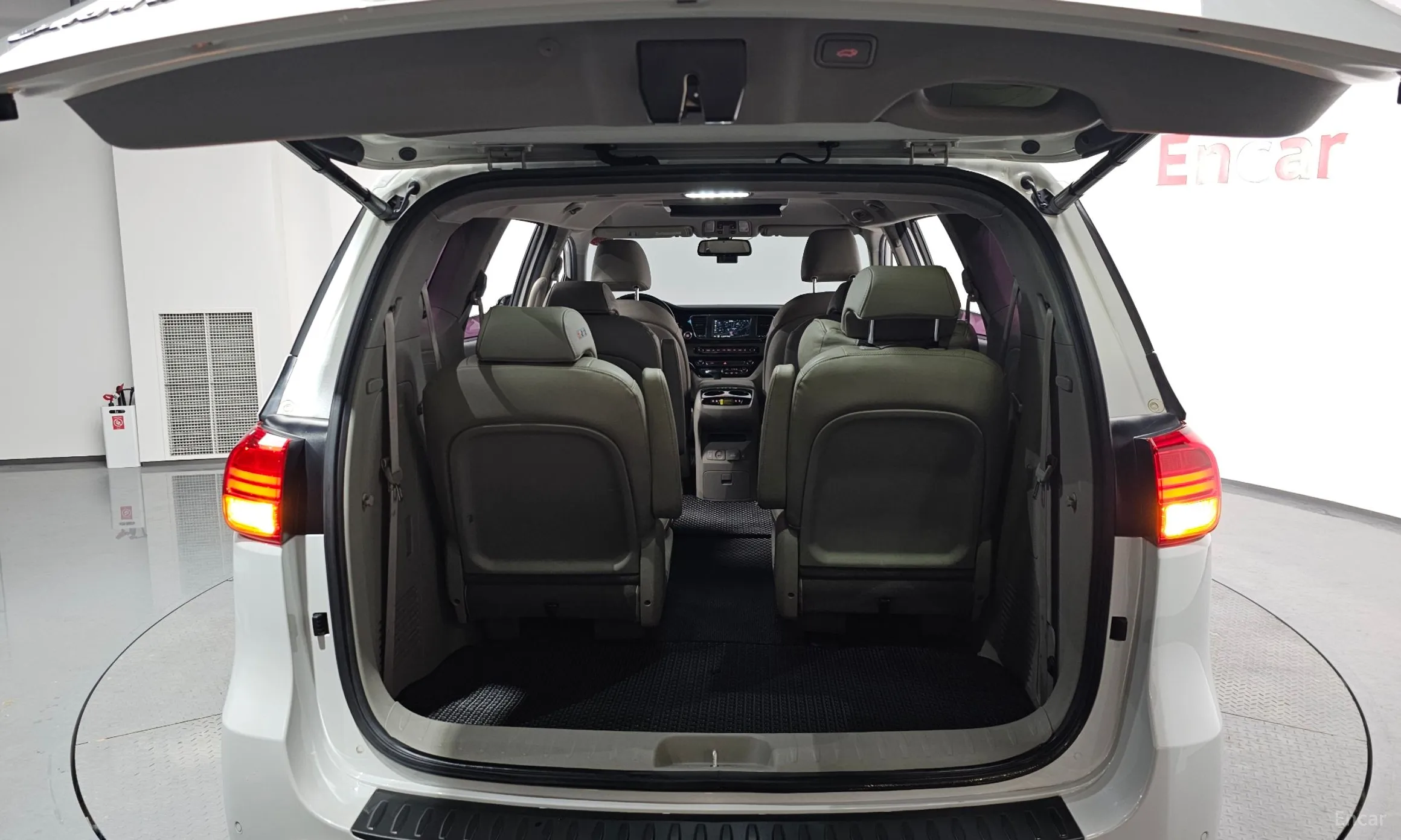 Kia Carnival превью 20