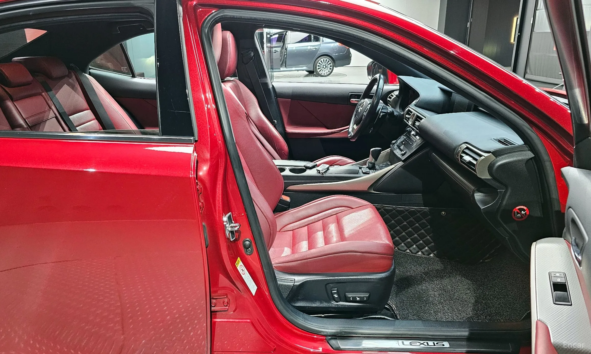 Lexus New IS200t превью 10