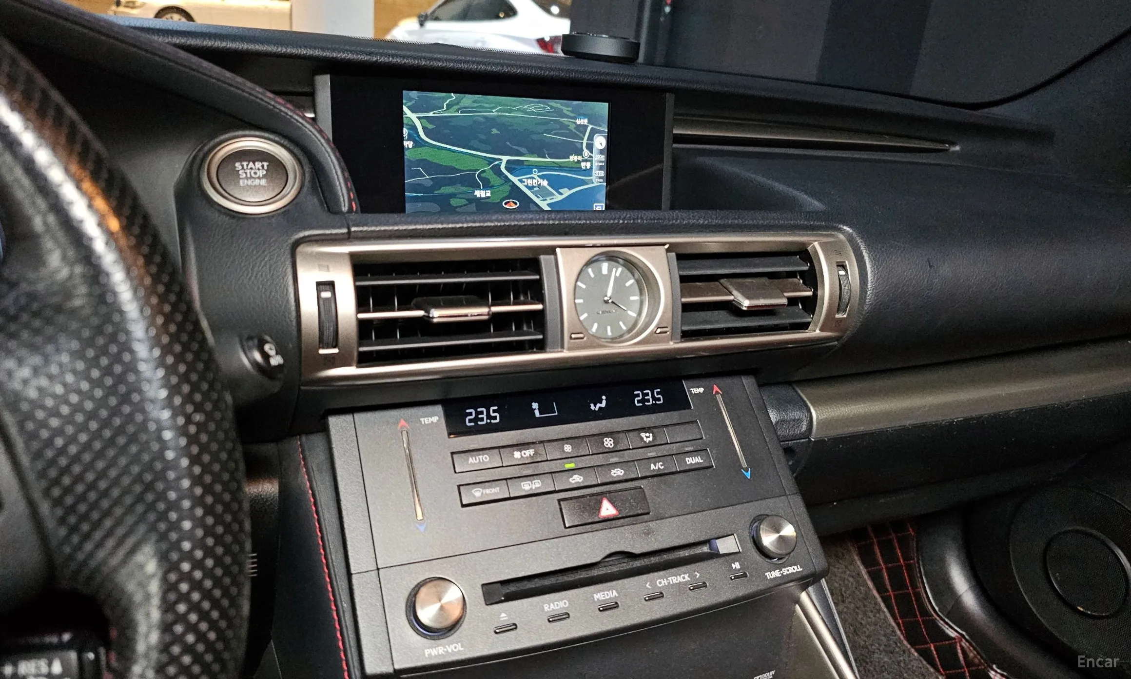 Lexus New IS200t превью 14