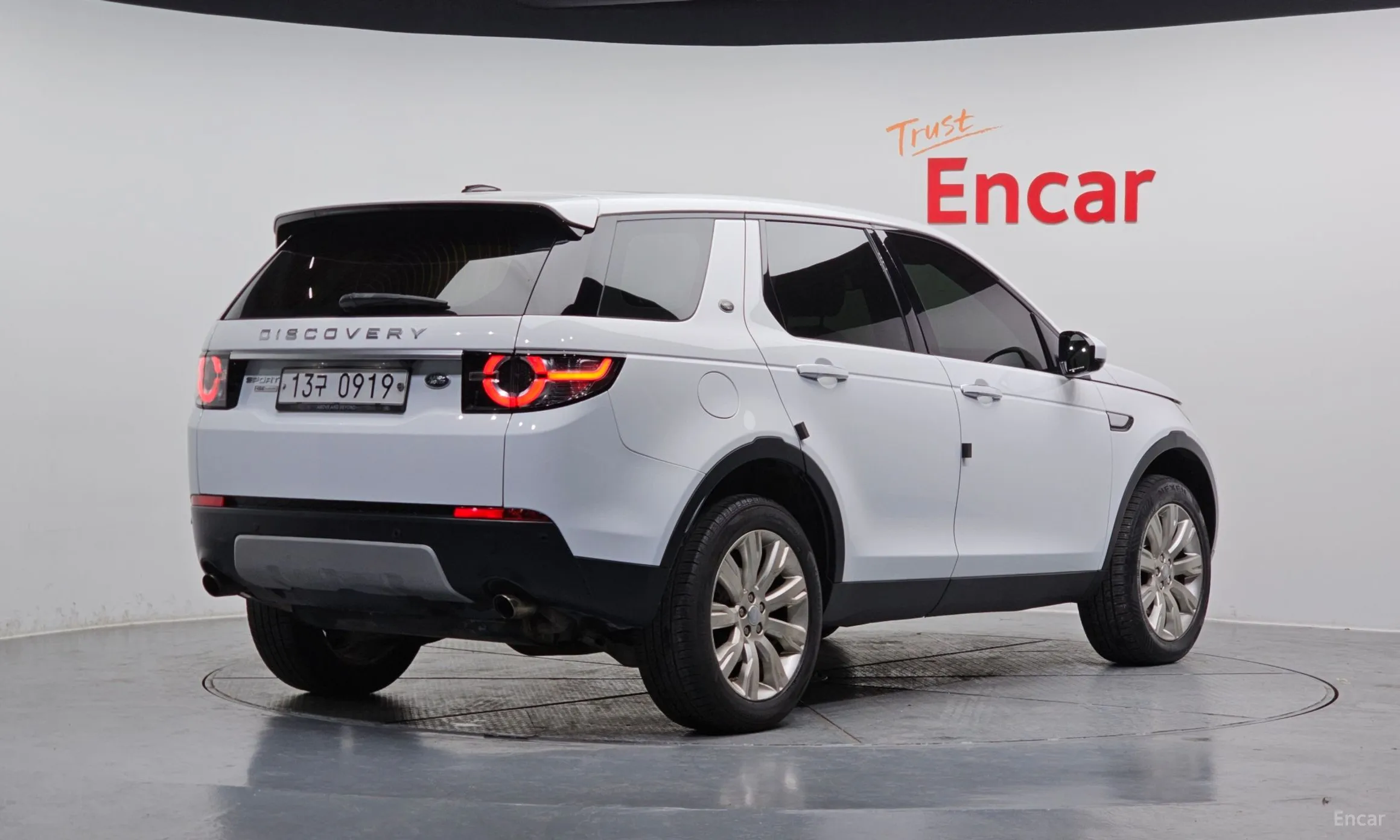 Land Rover Discovery Sports превью 2
