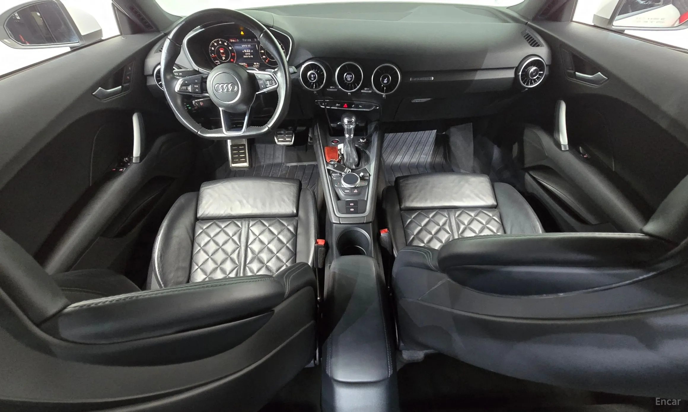 Audi TT (8S) превью 7