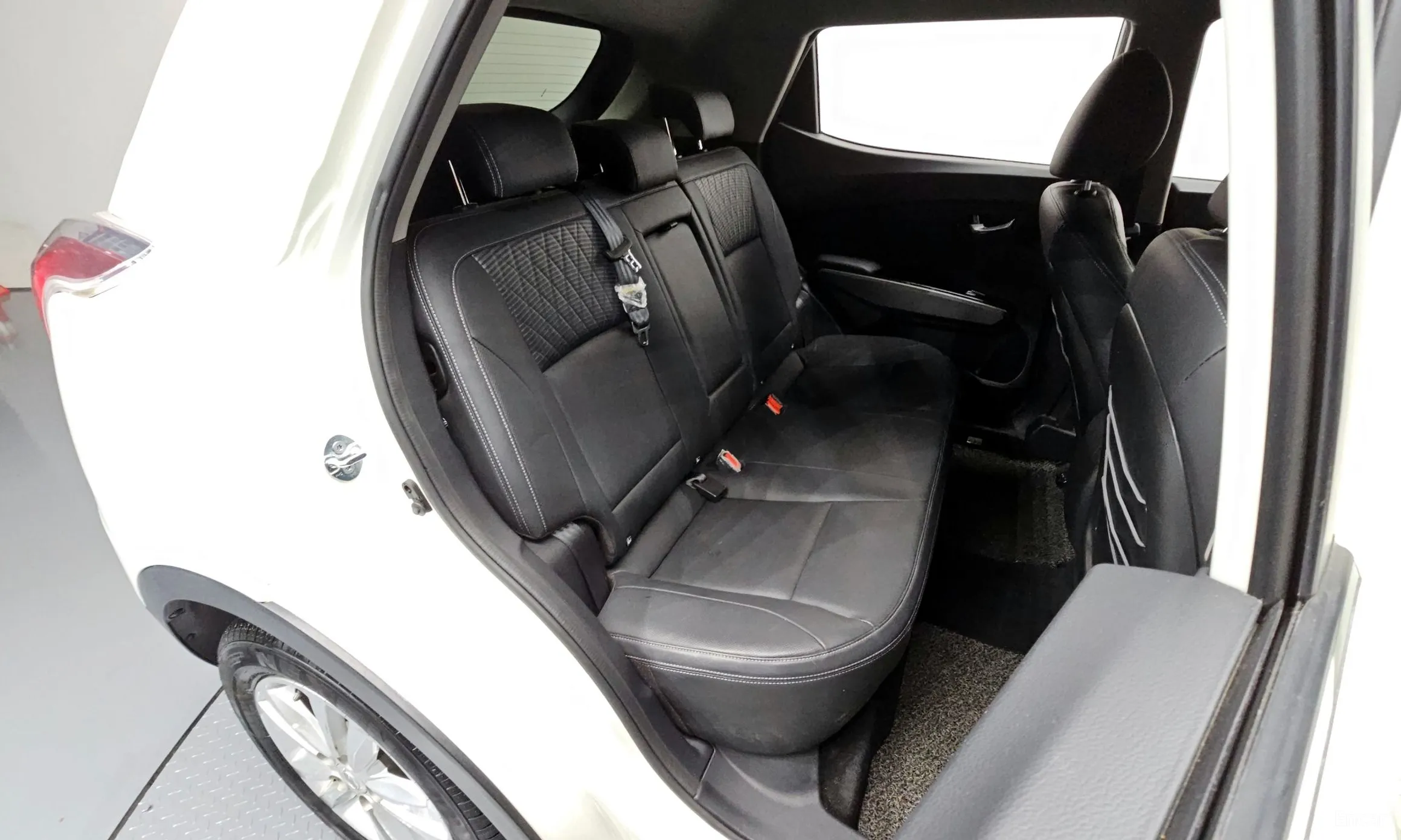 KG Mobility (SsangYong) Tivoli Armor превью 12