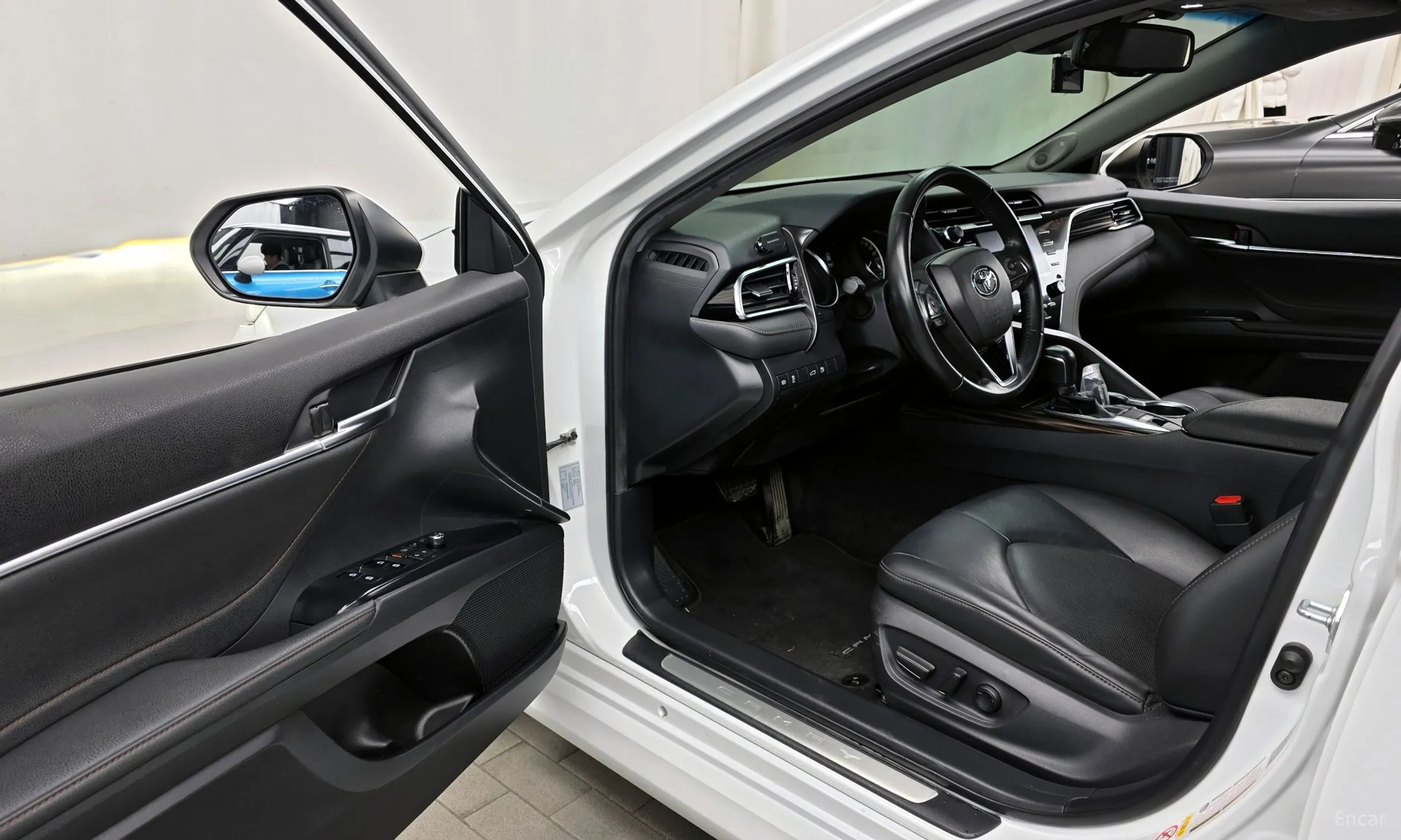 Toyota Camry (XV70) превью 10