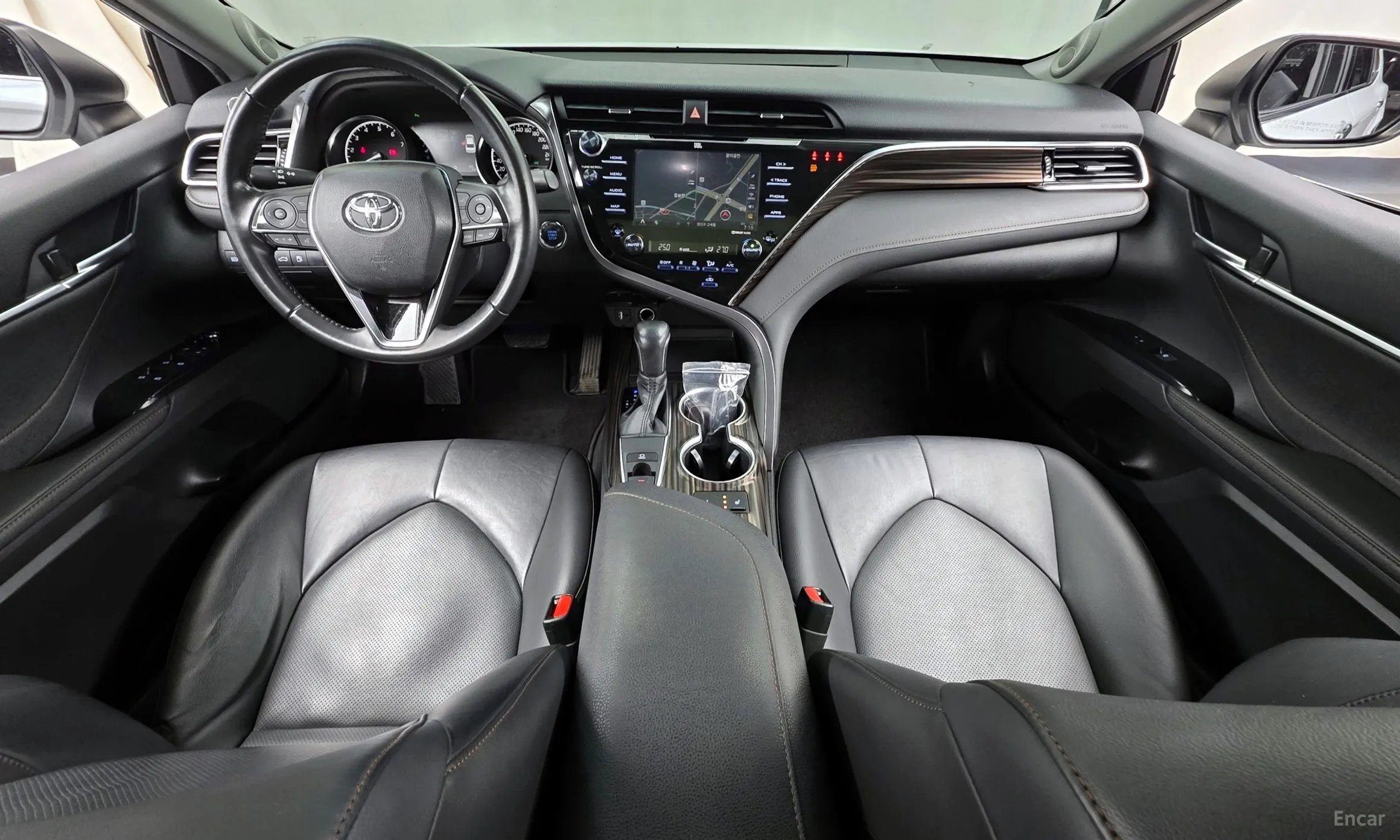 Toyota Camry (XV70) превью 7