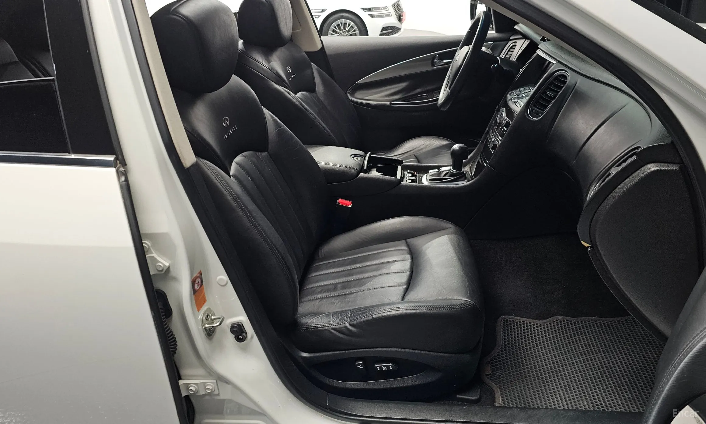 Infiniti EX35 превью 10