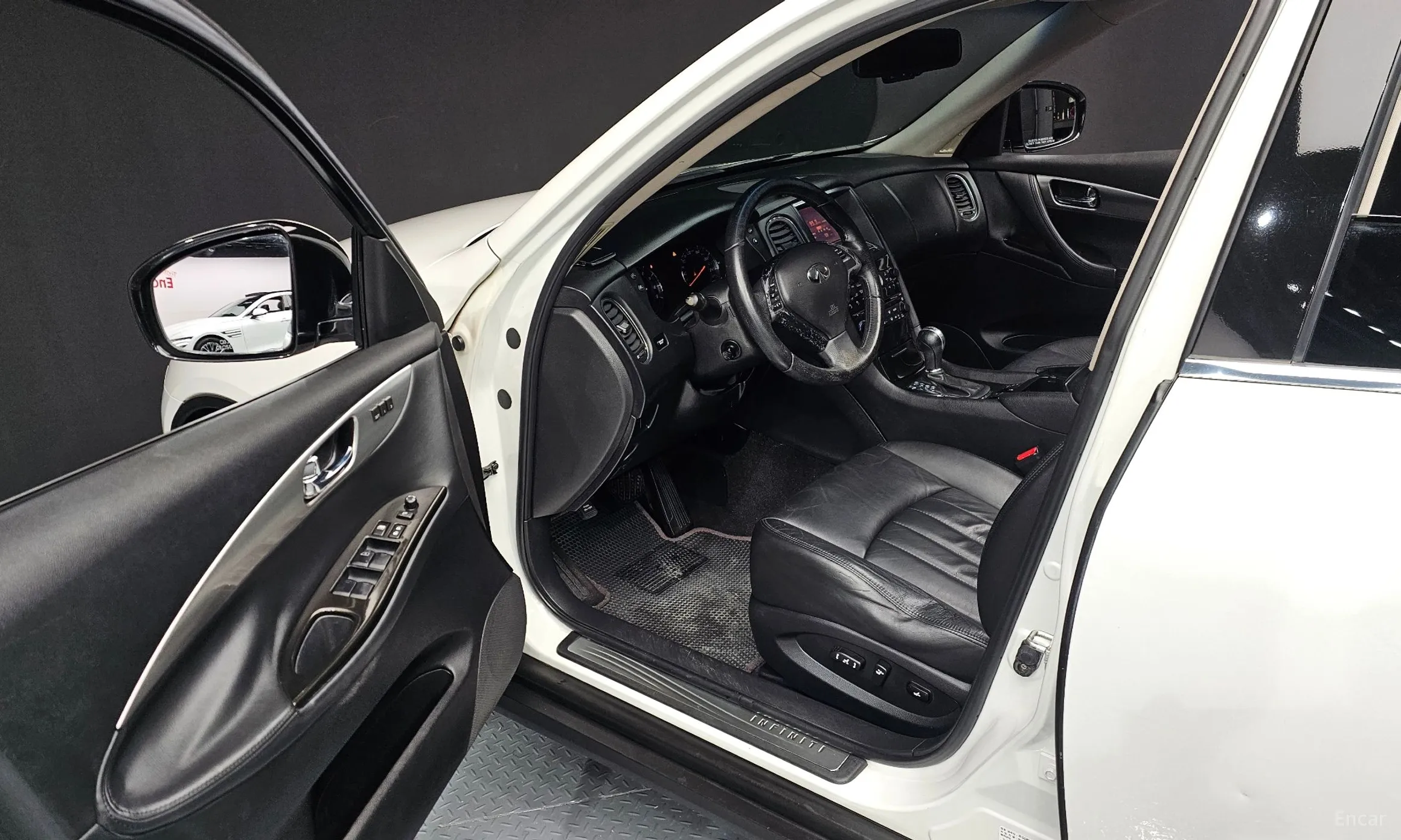 Infiniti EX35 превью 11