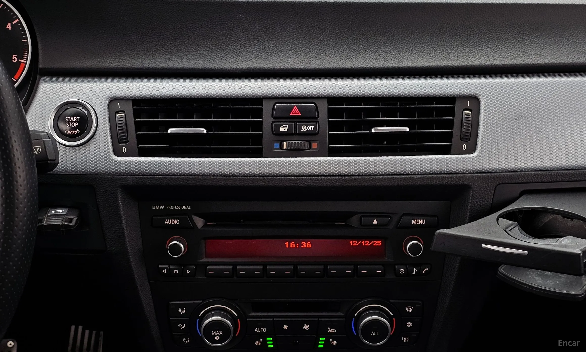 BMW 3 Series (E90) превью 14