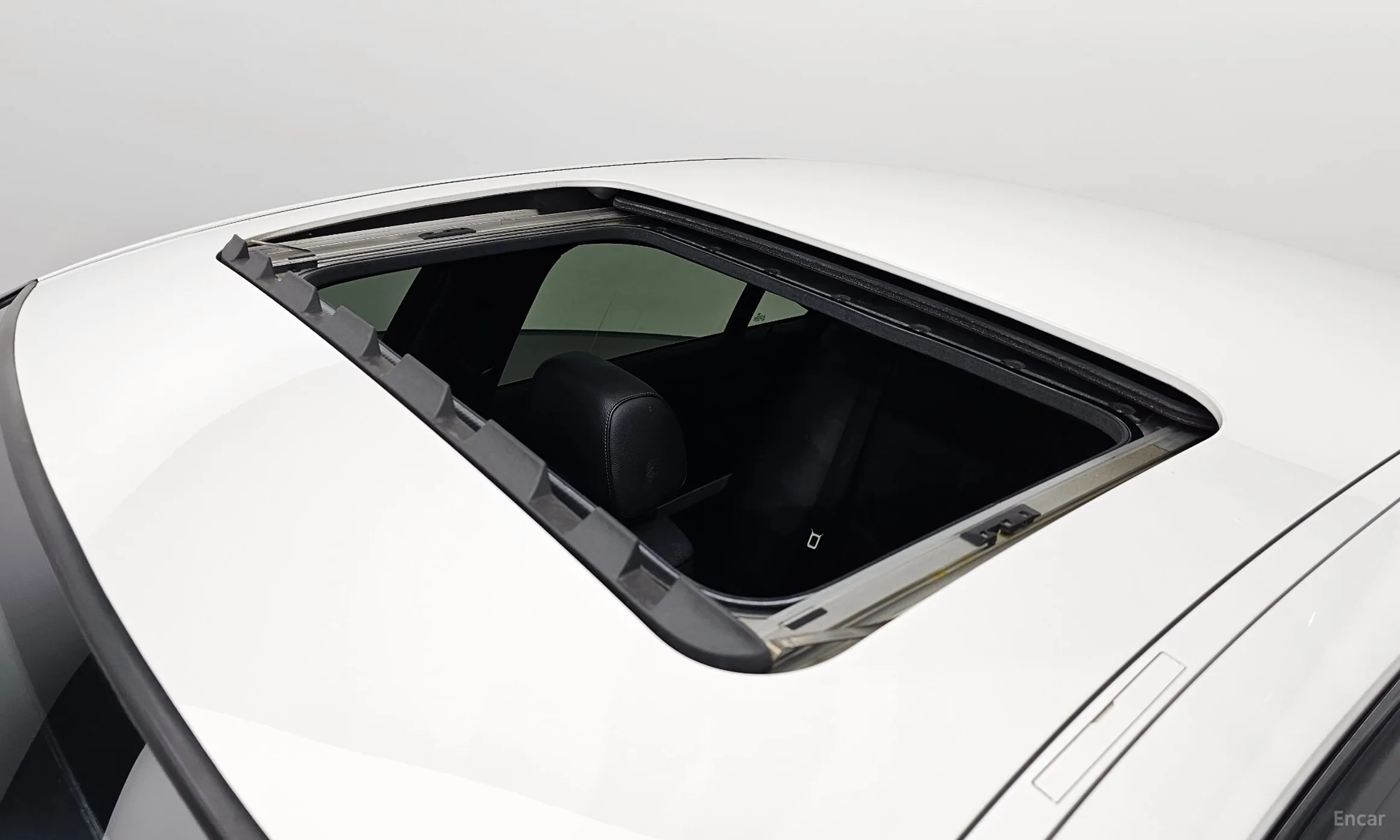 BMW 3 Series (E90) превью 19