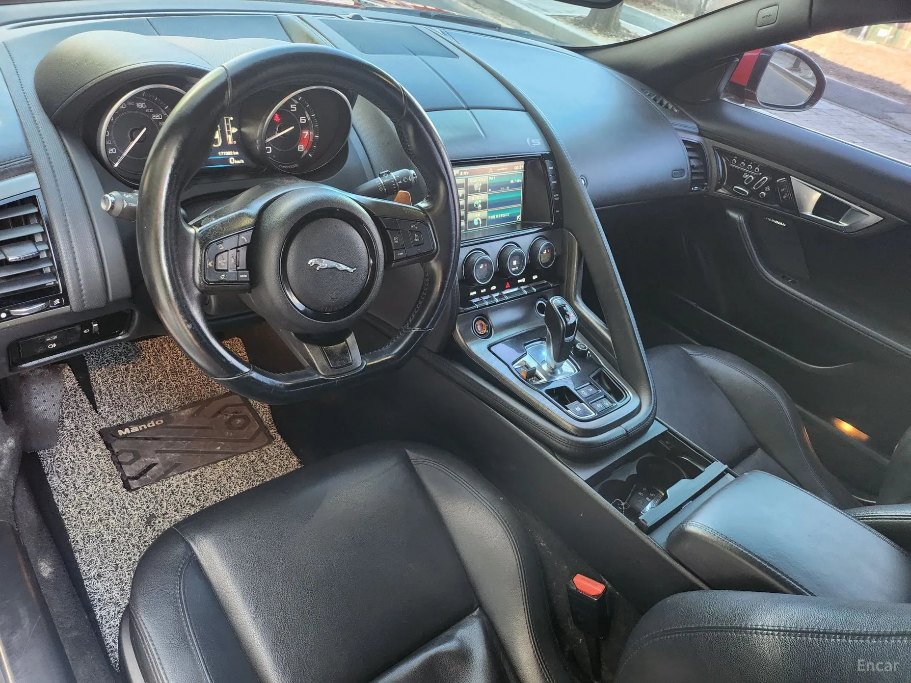 Jaguar F-TYPE превью 10