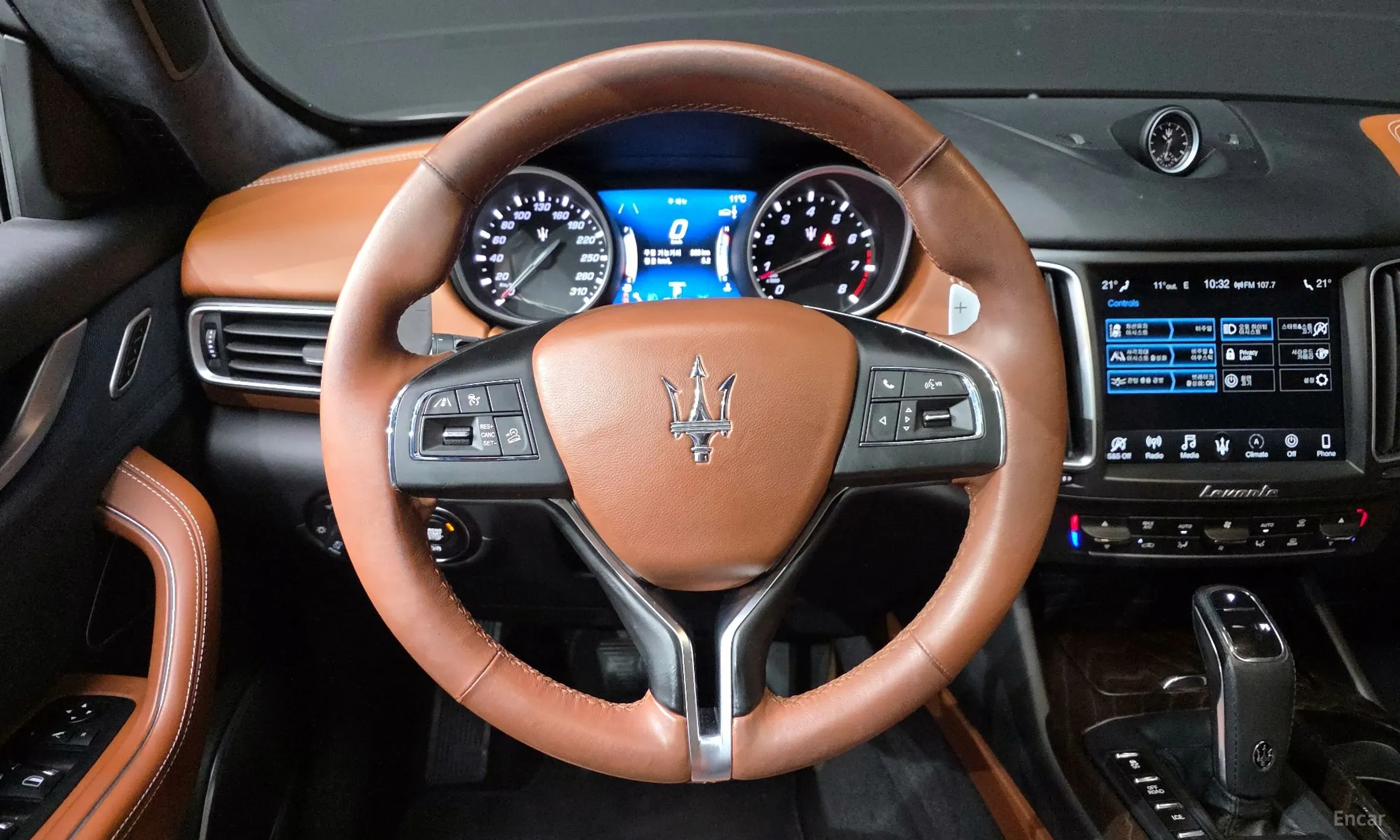 Maserati Levante превью 13