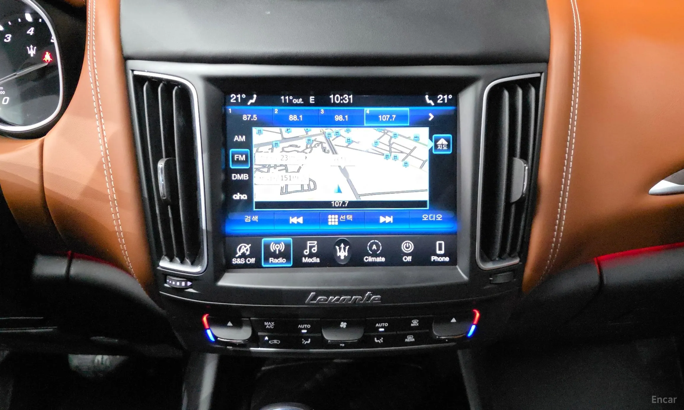 Maserati Levante превью 14