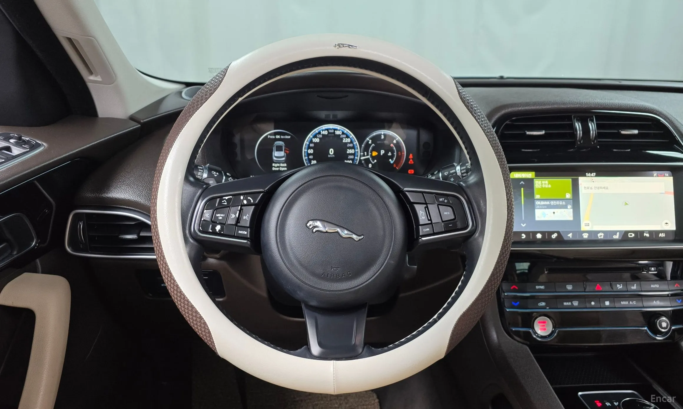 Jaguar F-PACE превью 13