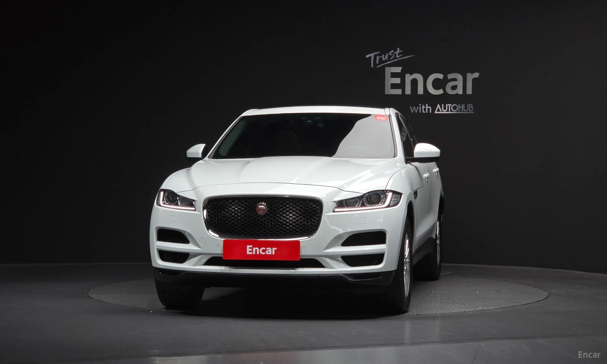 Jaguar F-PACE превью 3