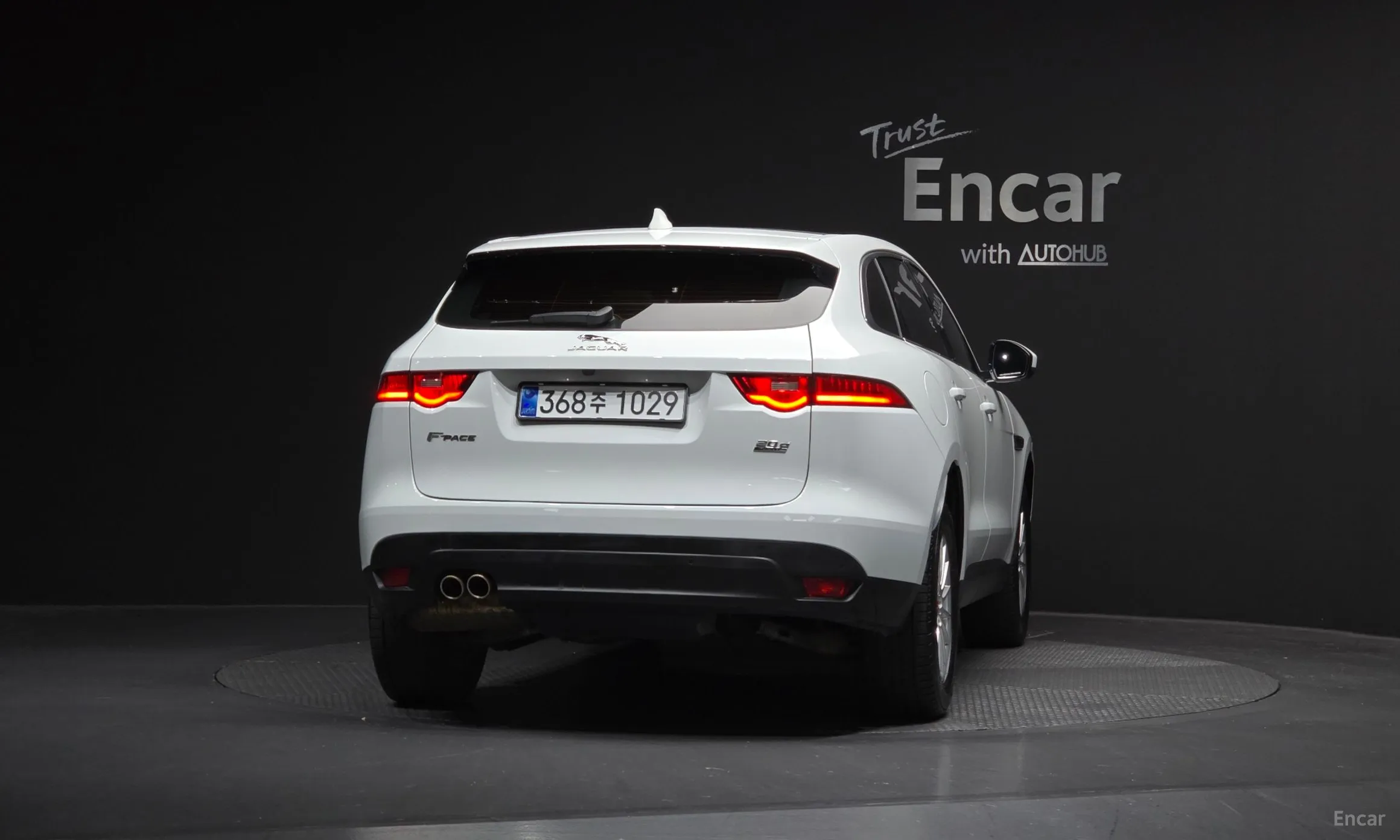 Jaguar F-PACE превью 4