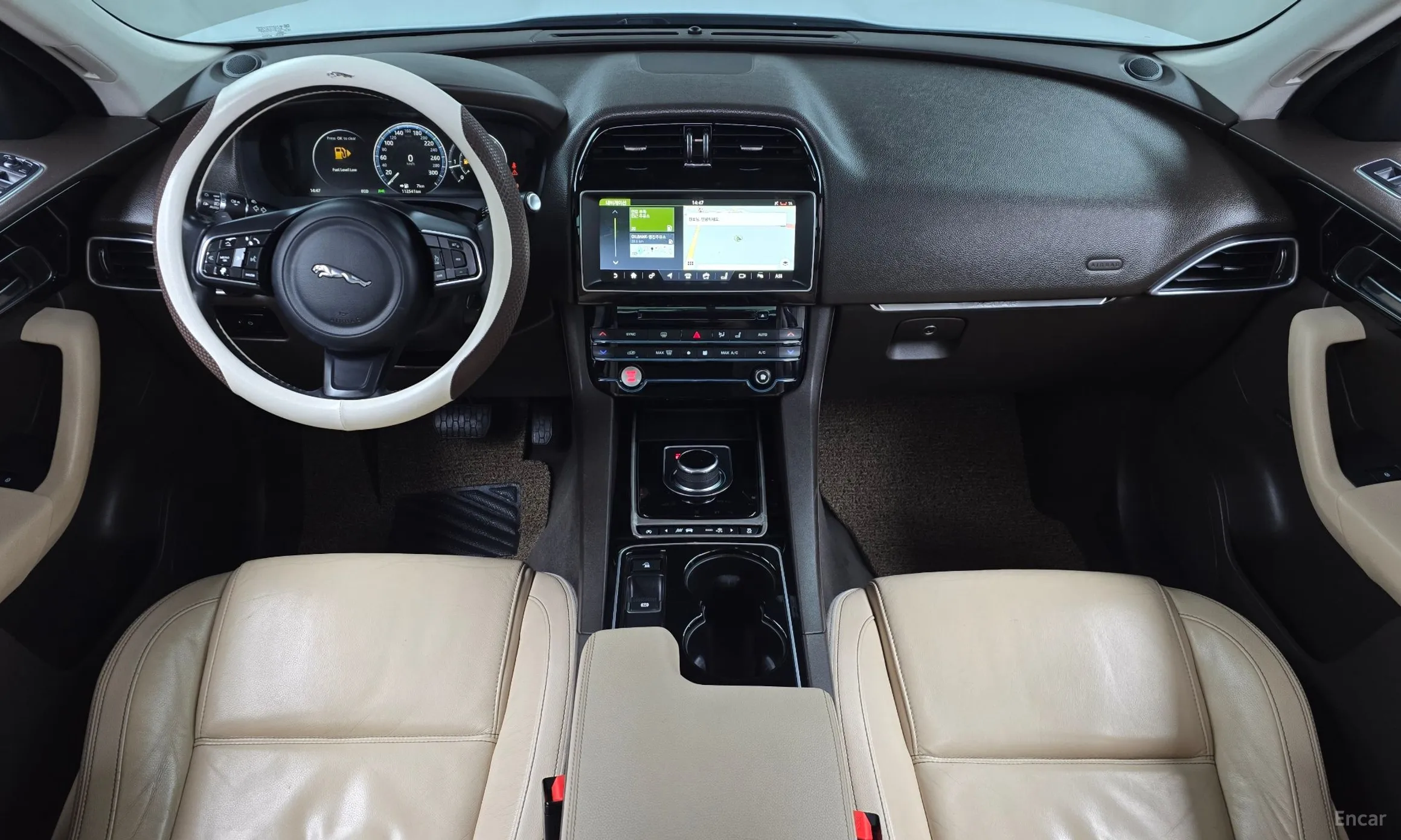 Jaguar F-PACE превью 7