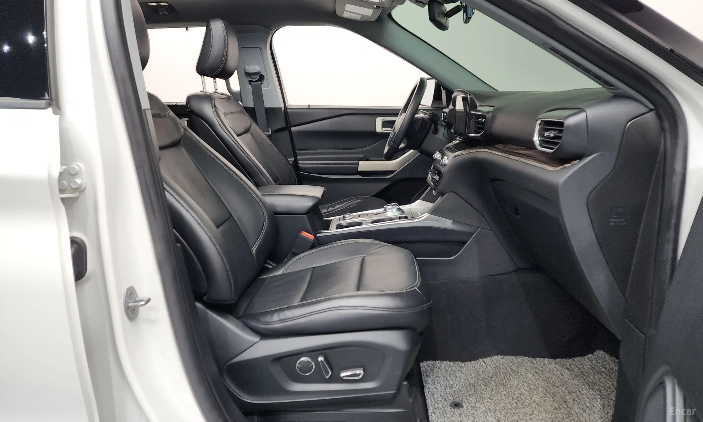 Ford Explorer 6th Generation превью 11
