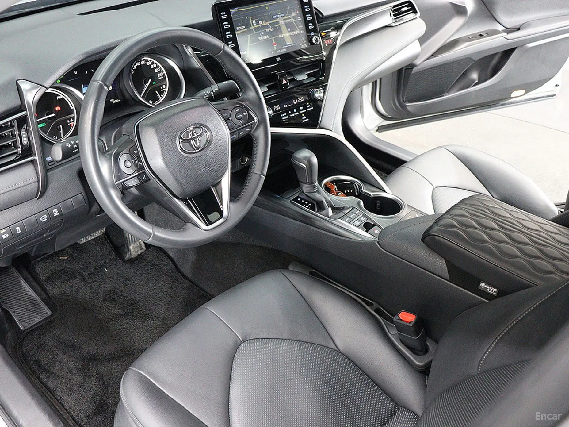 Toyota Camry (XV70) превью 10
