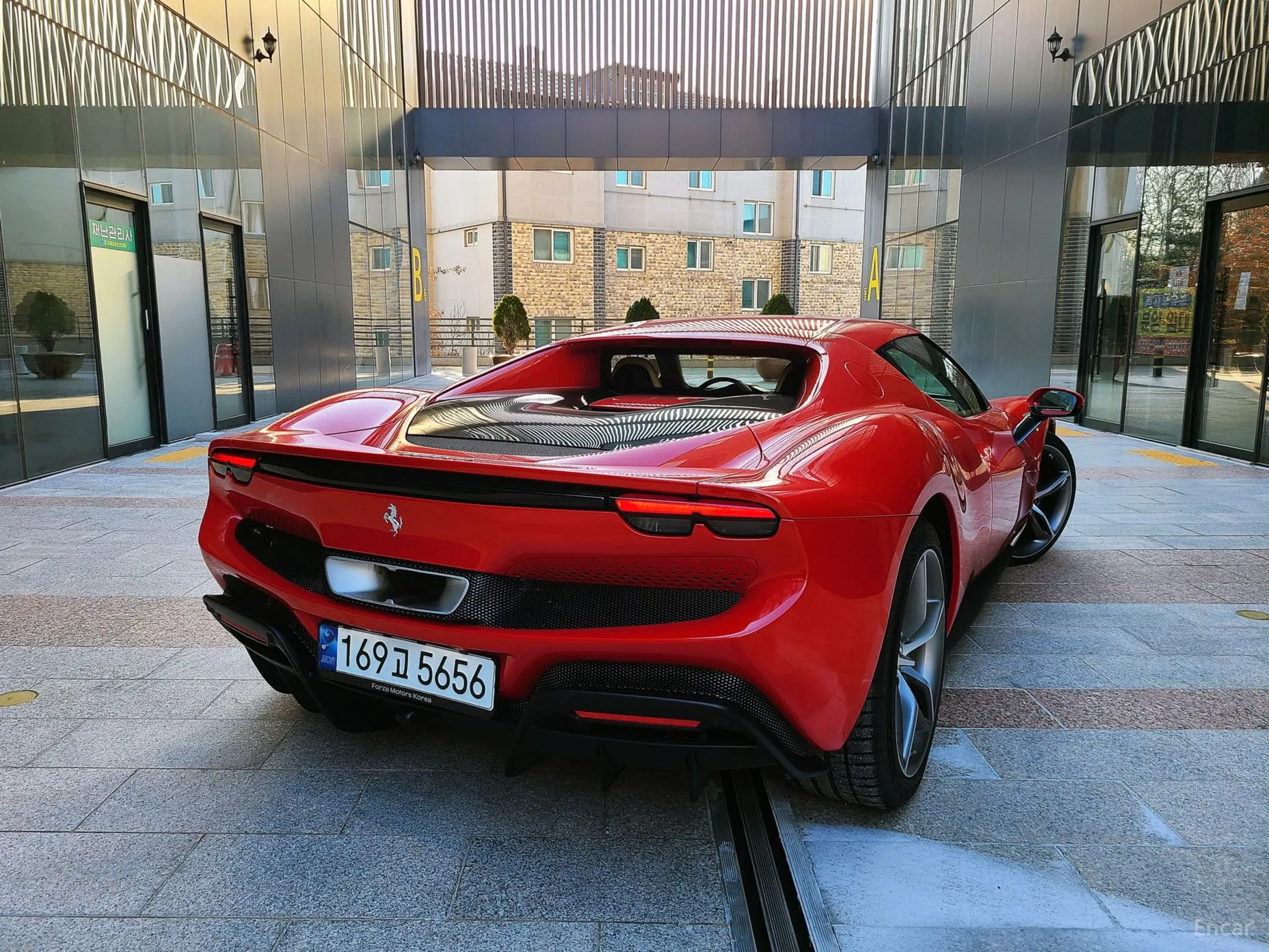 Ferrari 296 GTB превью 3