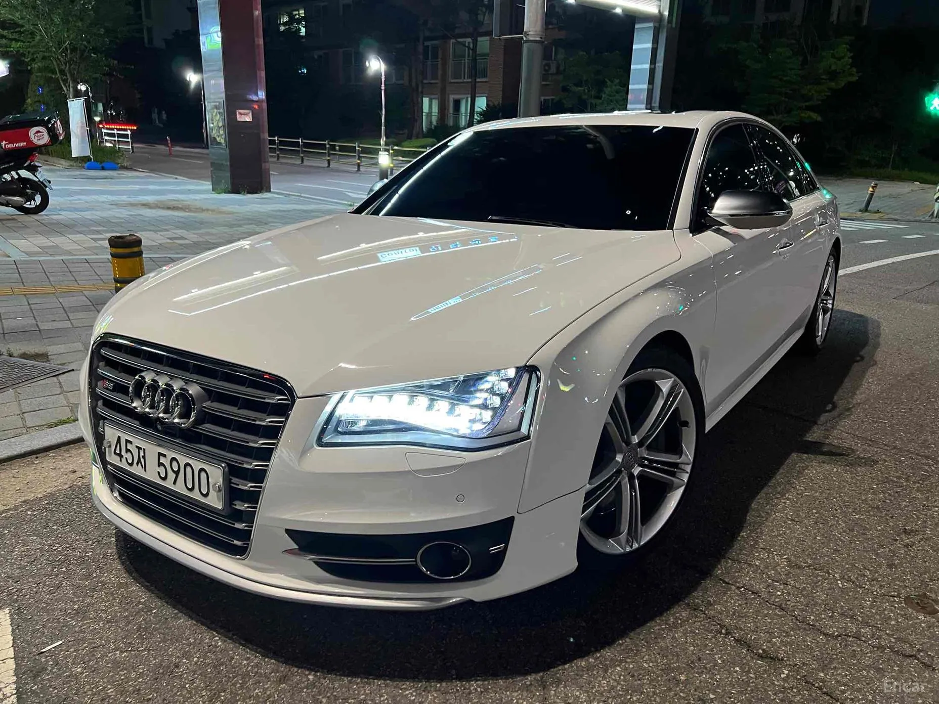 Audi S8 превью 17