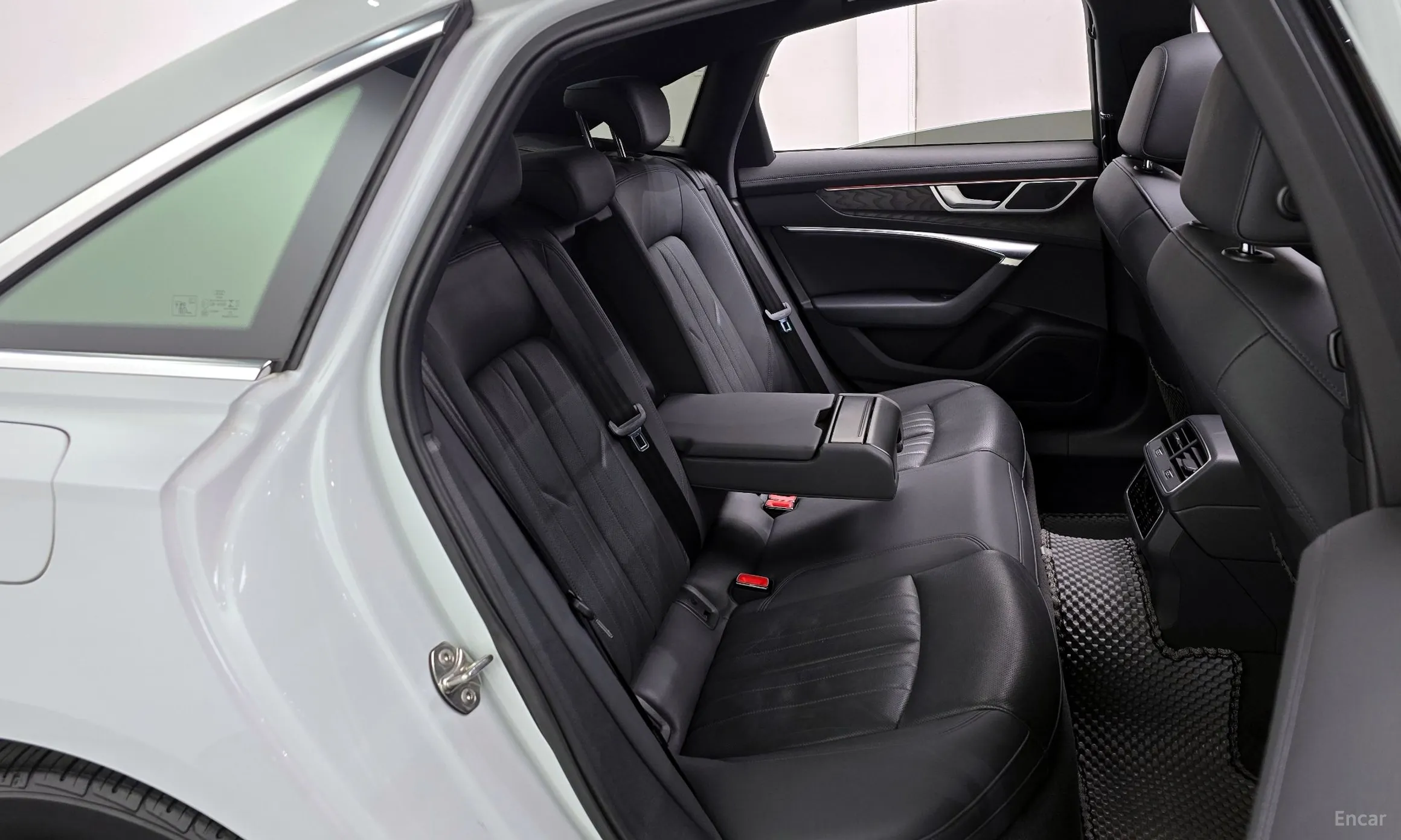 Audi A6 (C8) превью 12