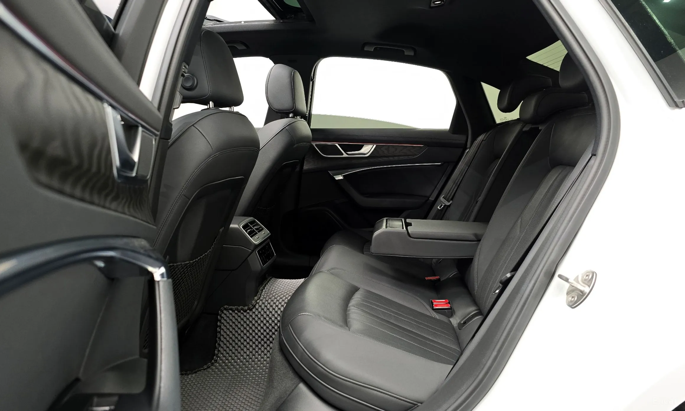 Audi A6 (C8) превью 13