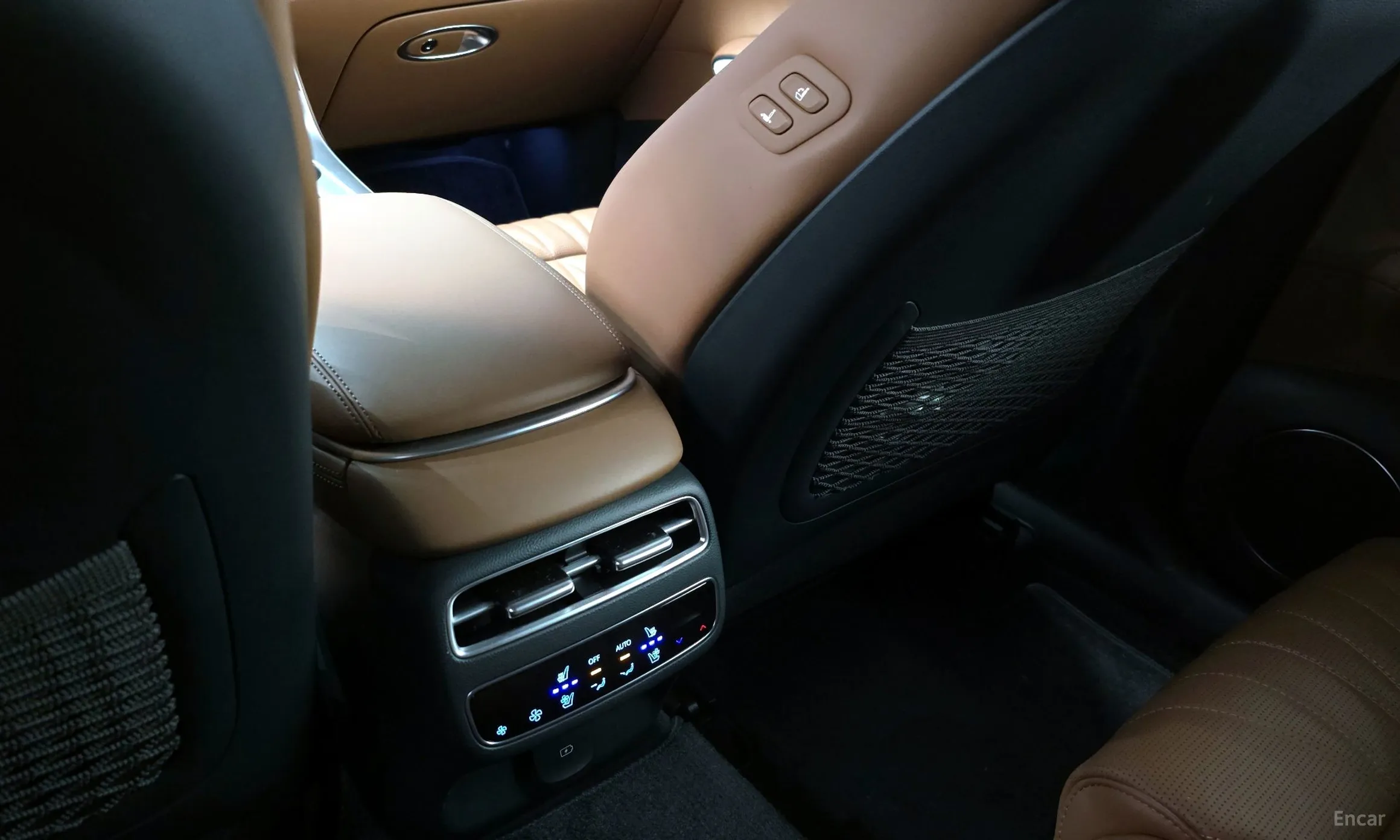 Genesis GV70 превью 17