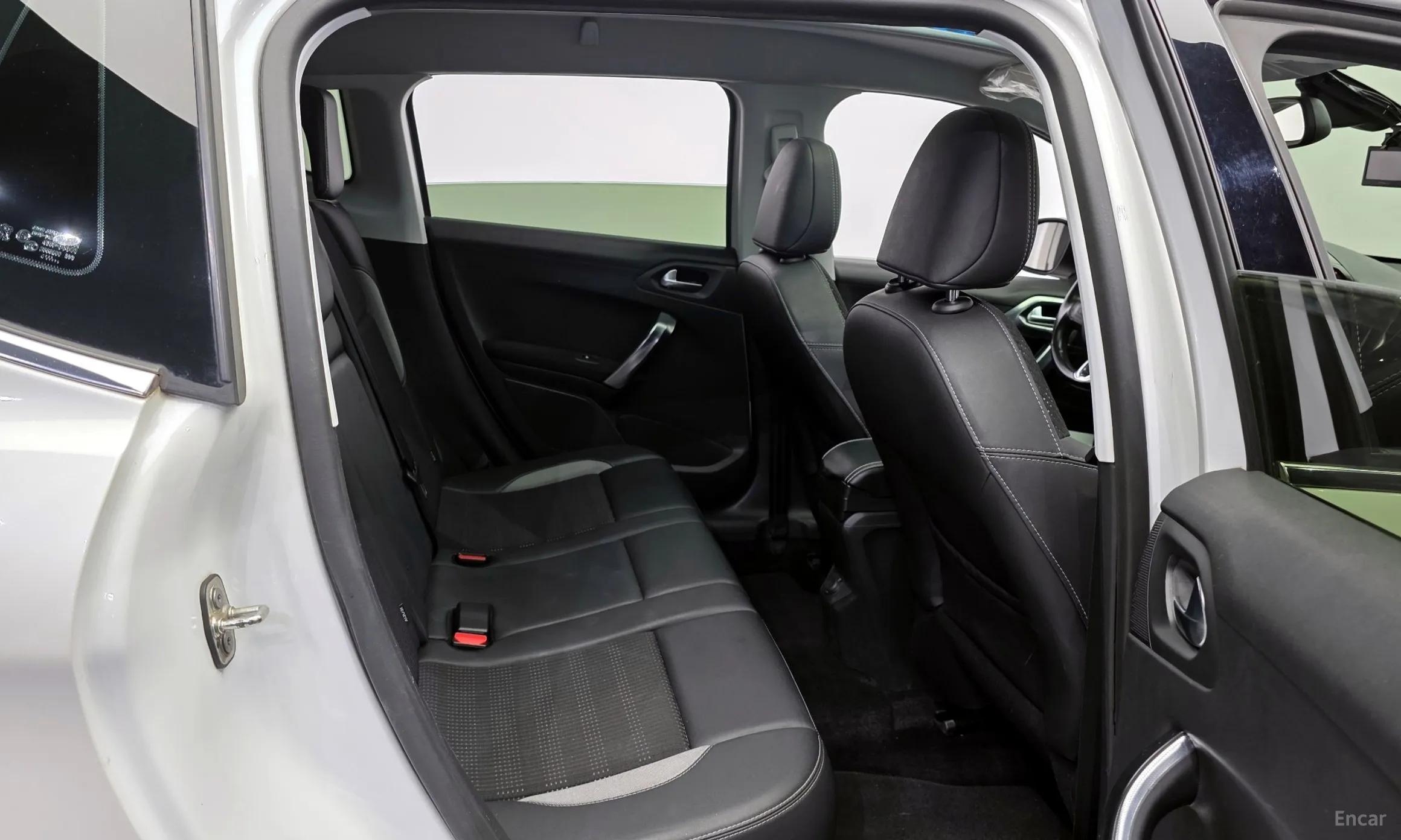 Peugeot 2008. превью 12
