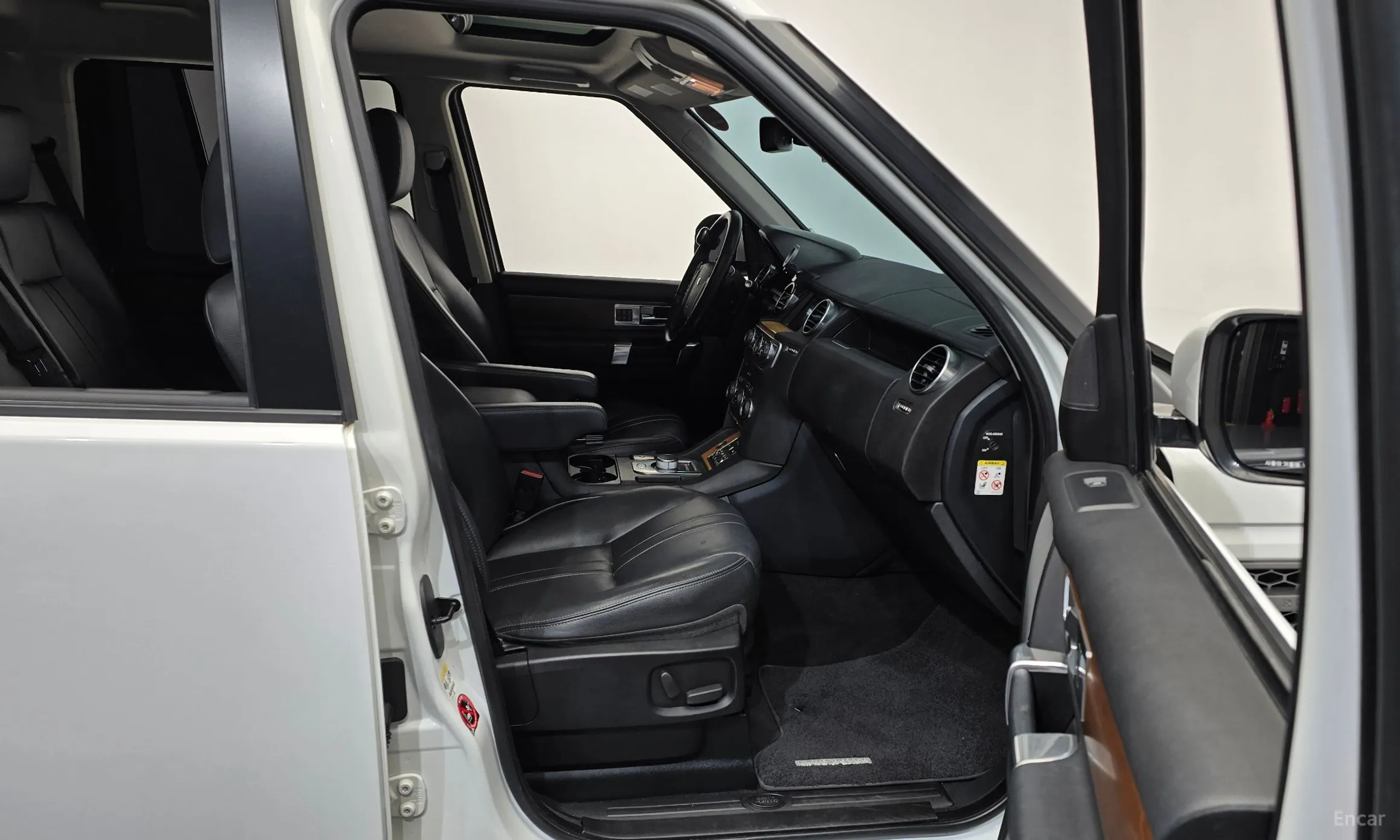 Land Rover Discovery 4 превью 11