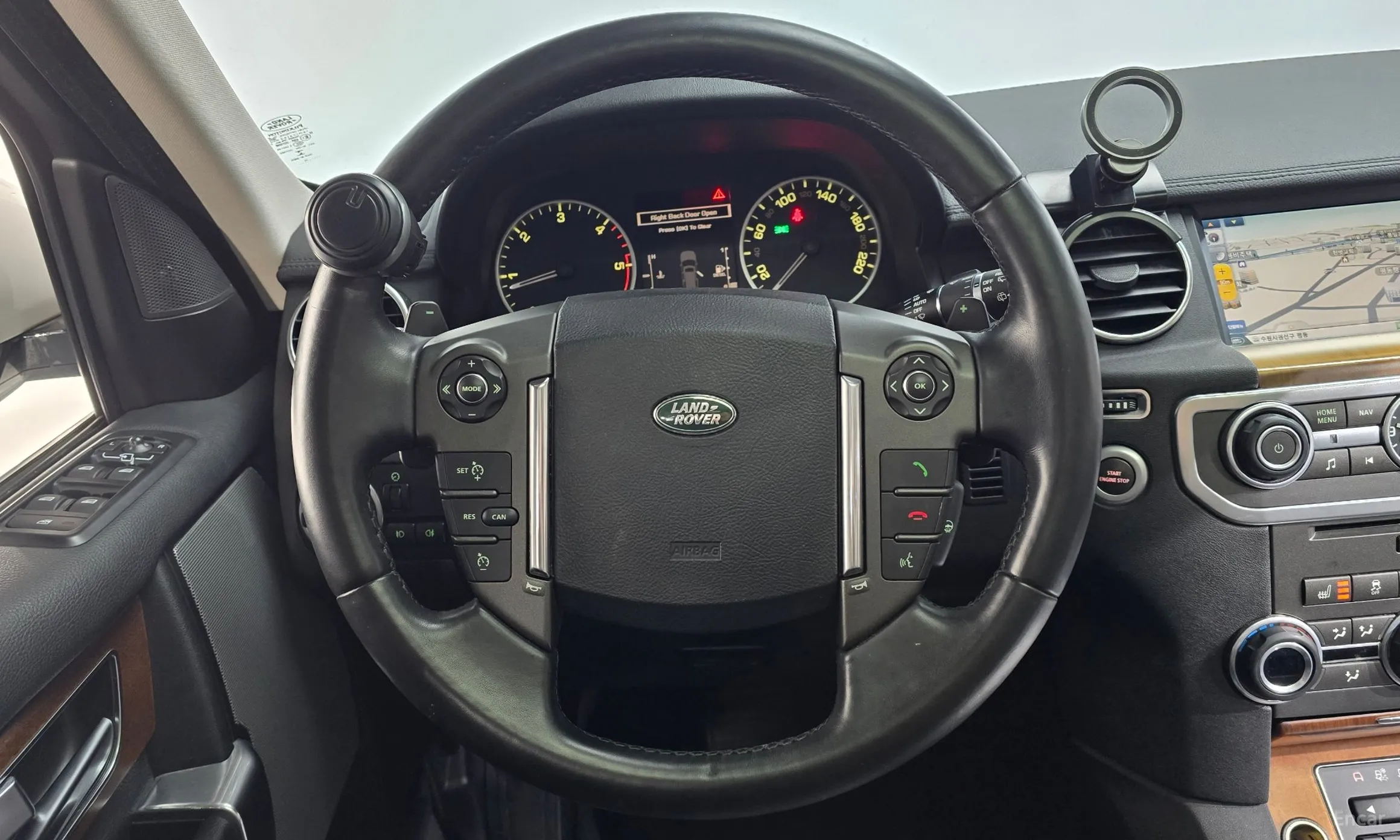 Land Rover Discovery 4 превью 13
