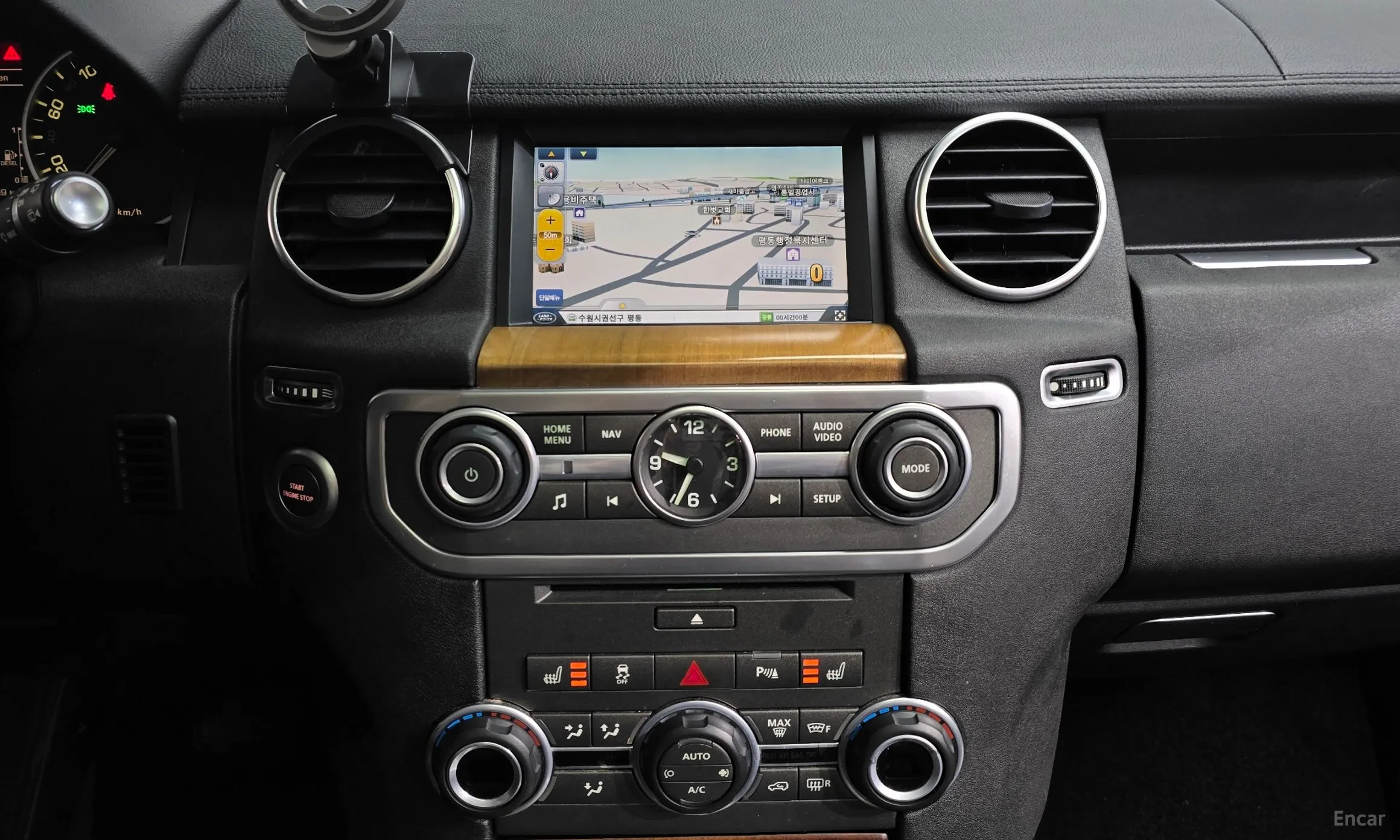 Land Rover Discovery 4 превью 14