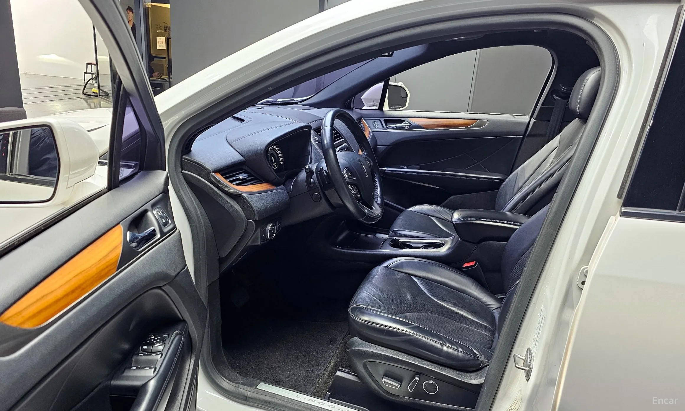 Lincoln MKC превью 10