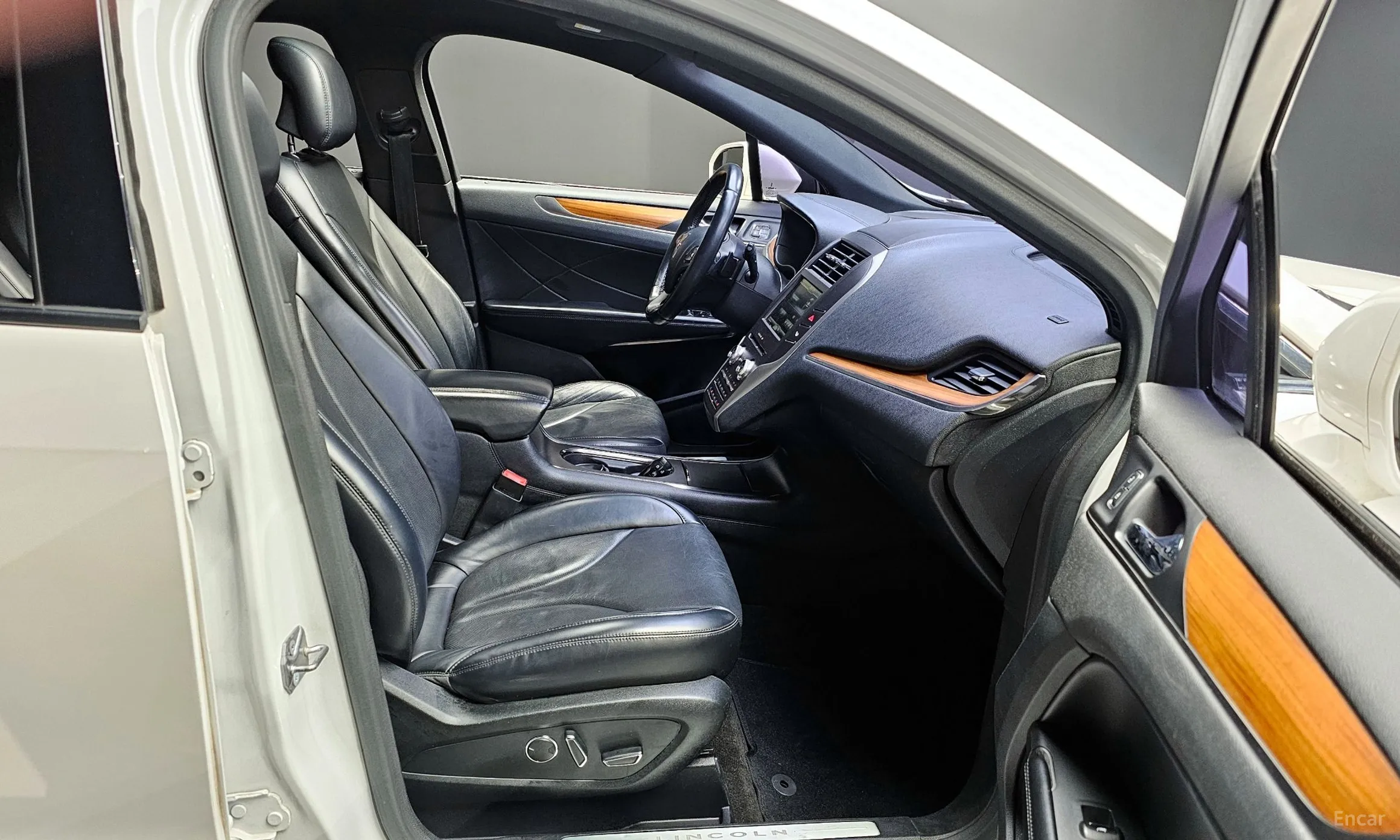 Lincoln MKC превью 11