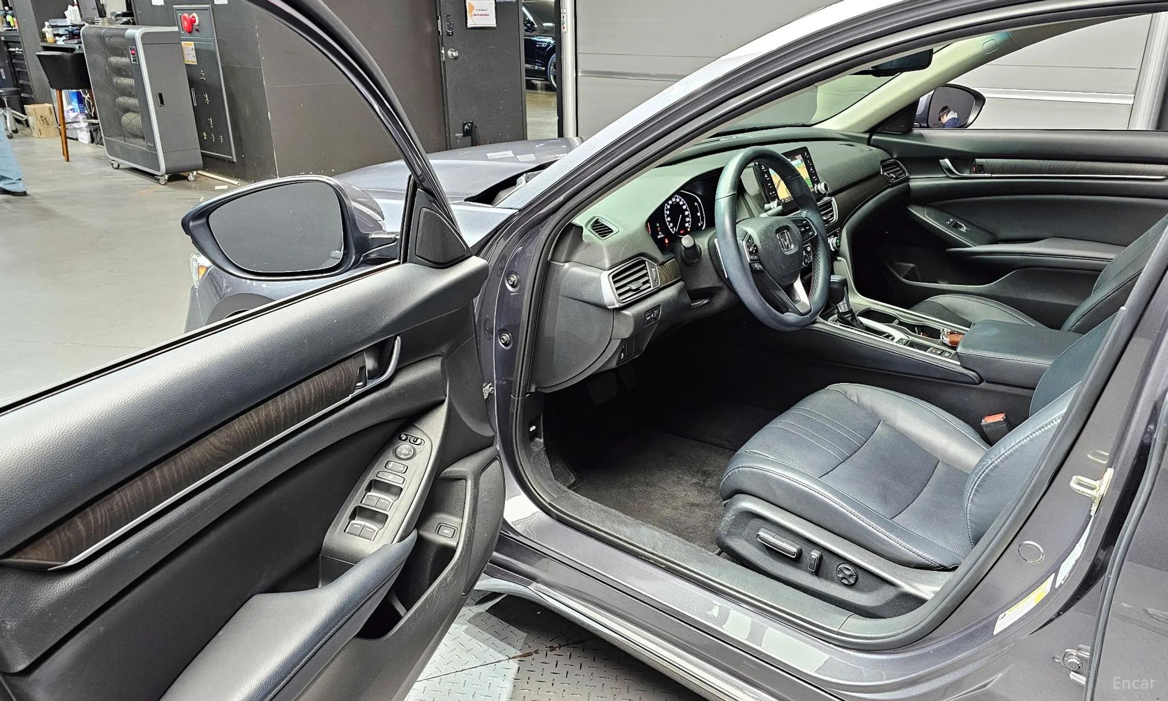 Honda Accord 10th Generation превью 10