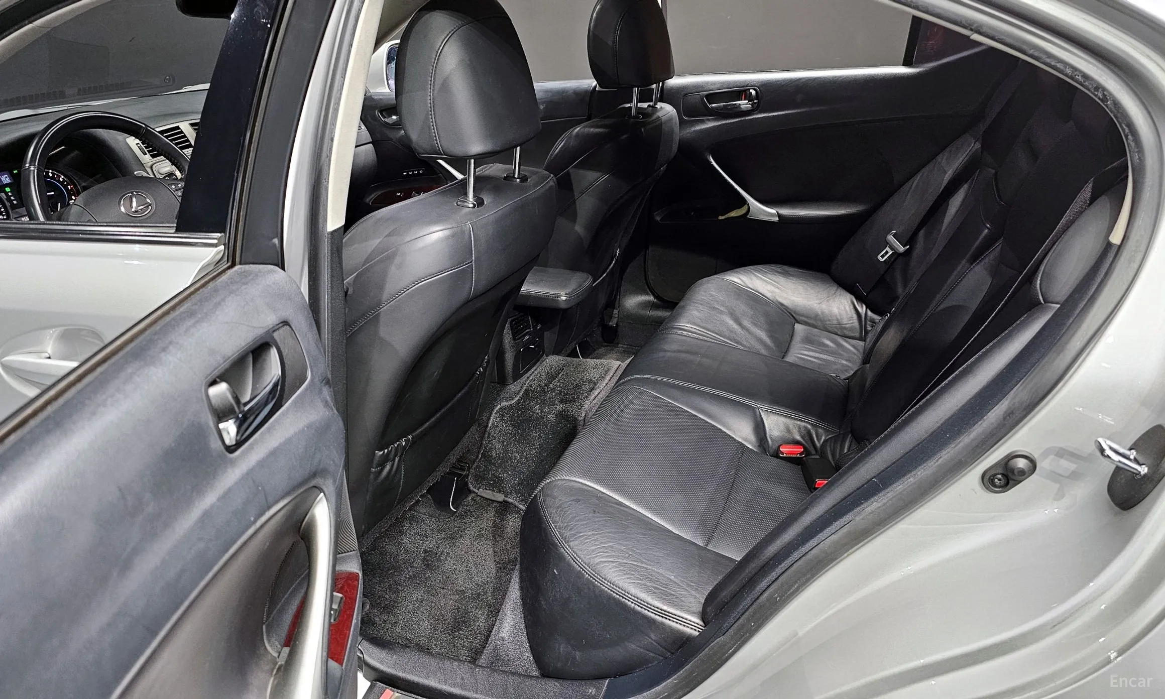 Lexus IS250 превью 12