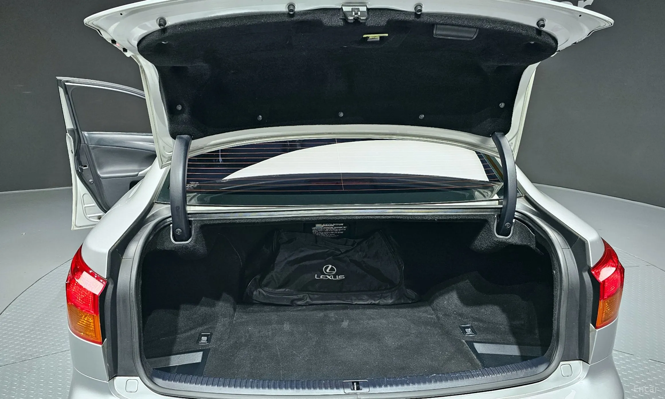 Lexus IS250 превью 20