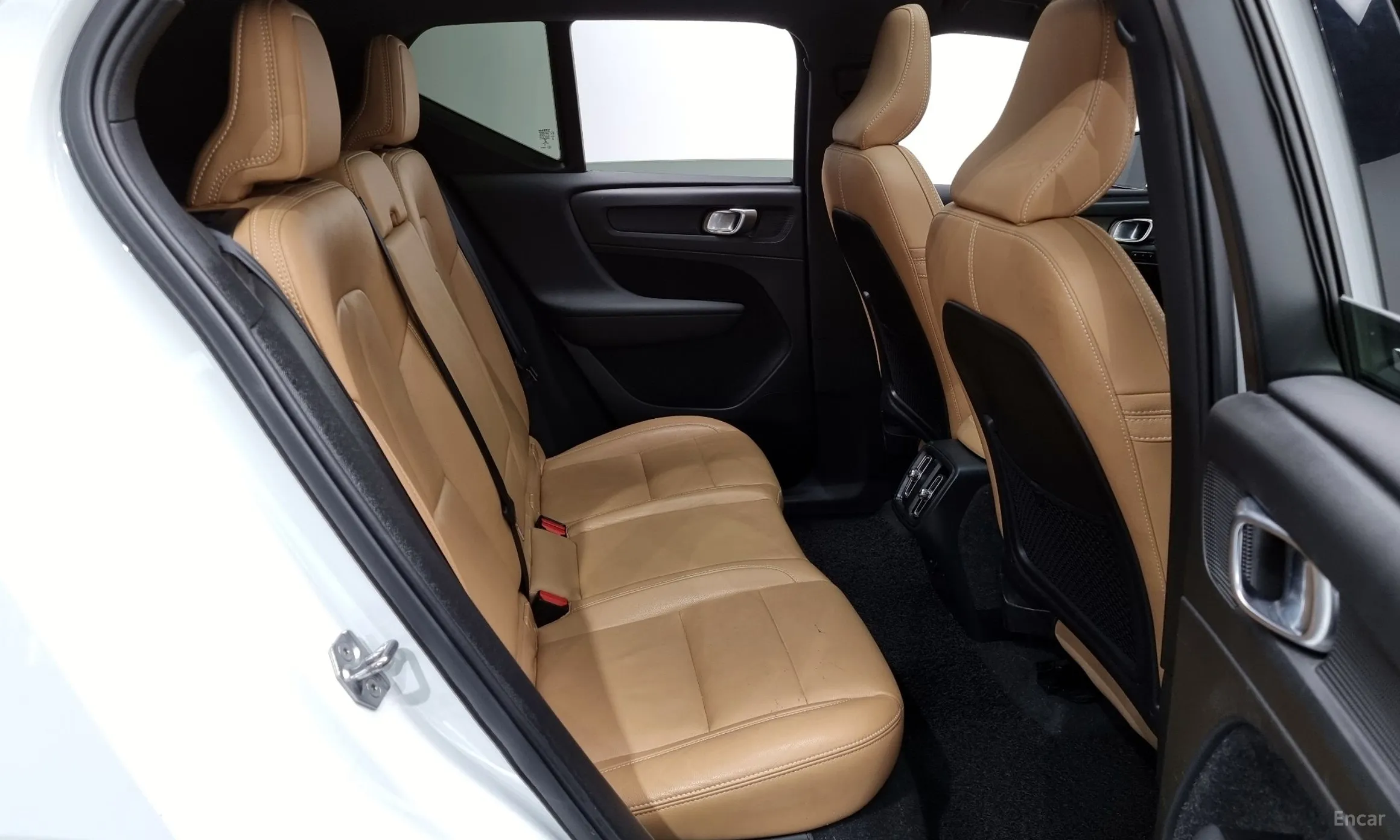 Volvo XC40 превью 12