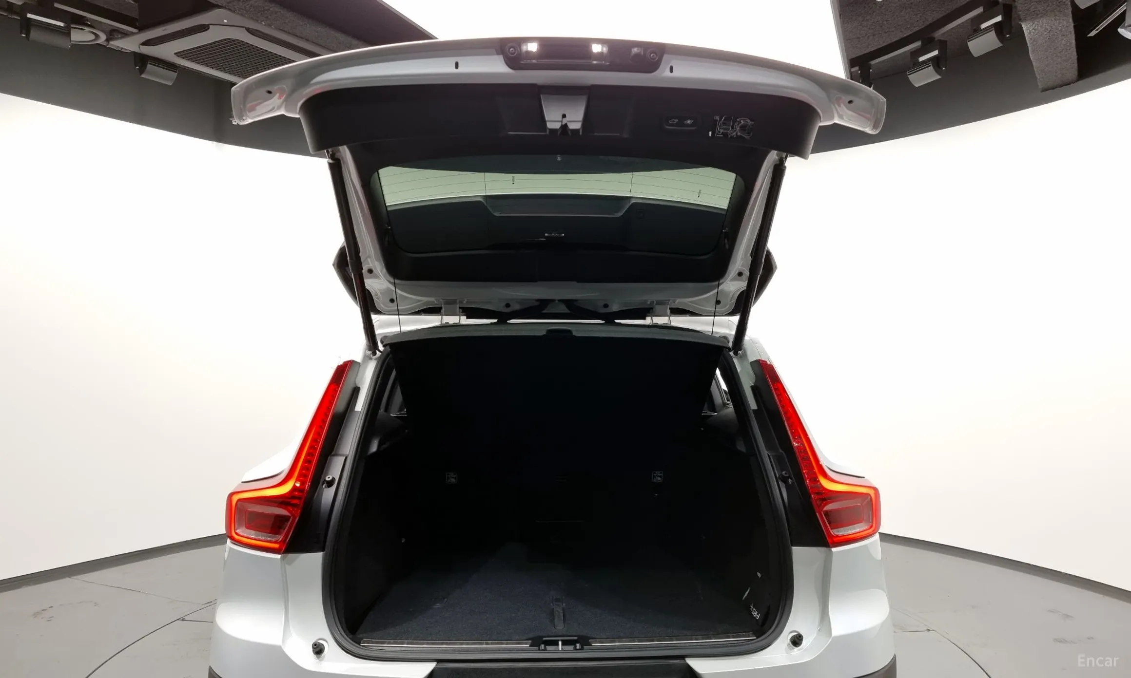Volvo XC40 превью 20