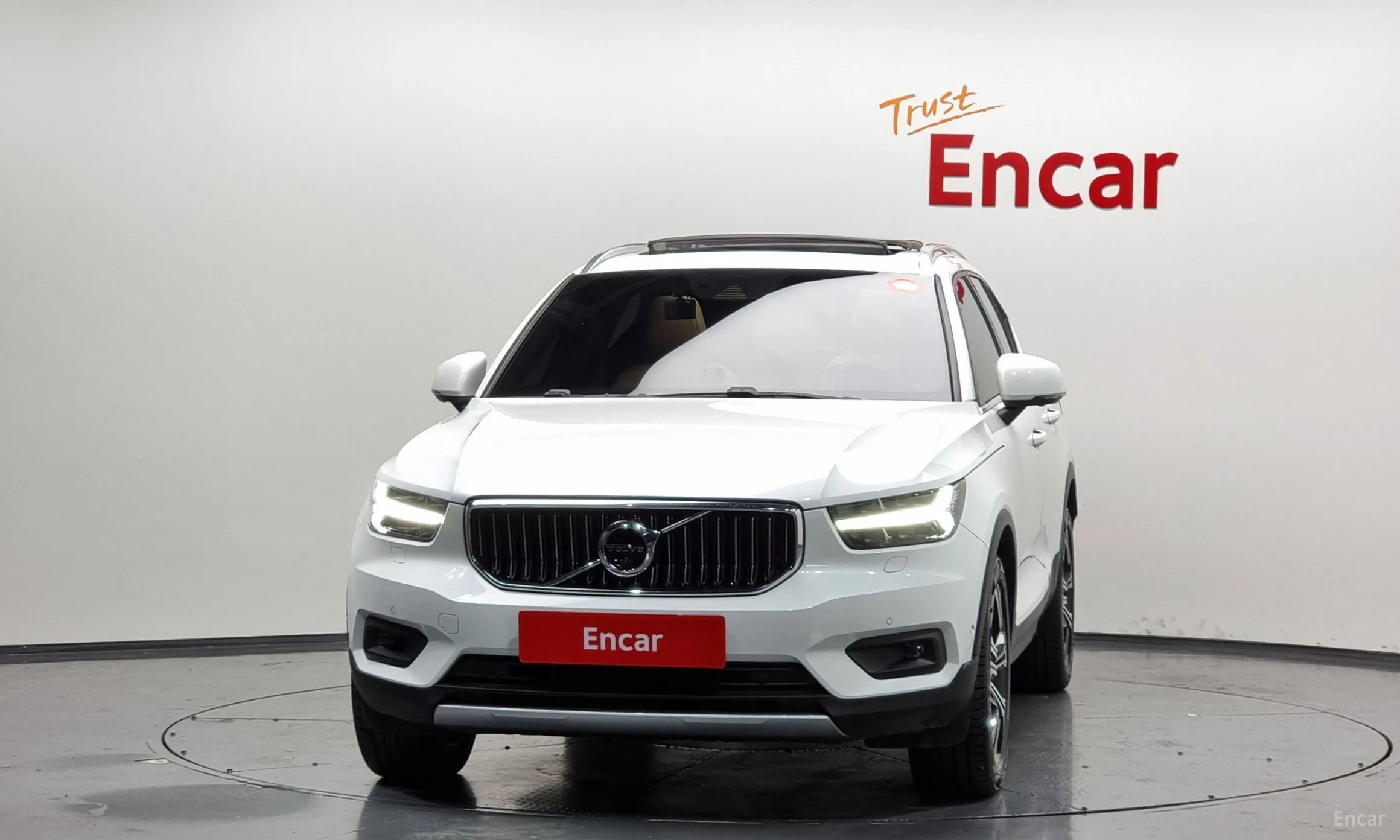 Volvo XC40 превью 3