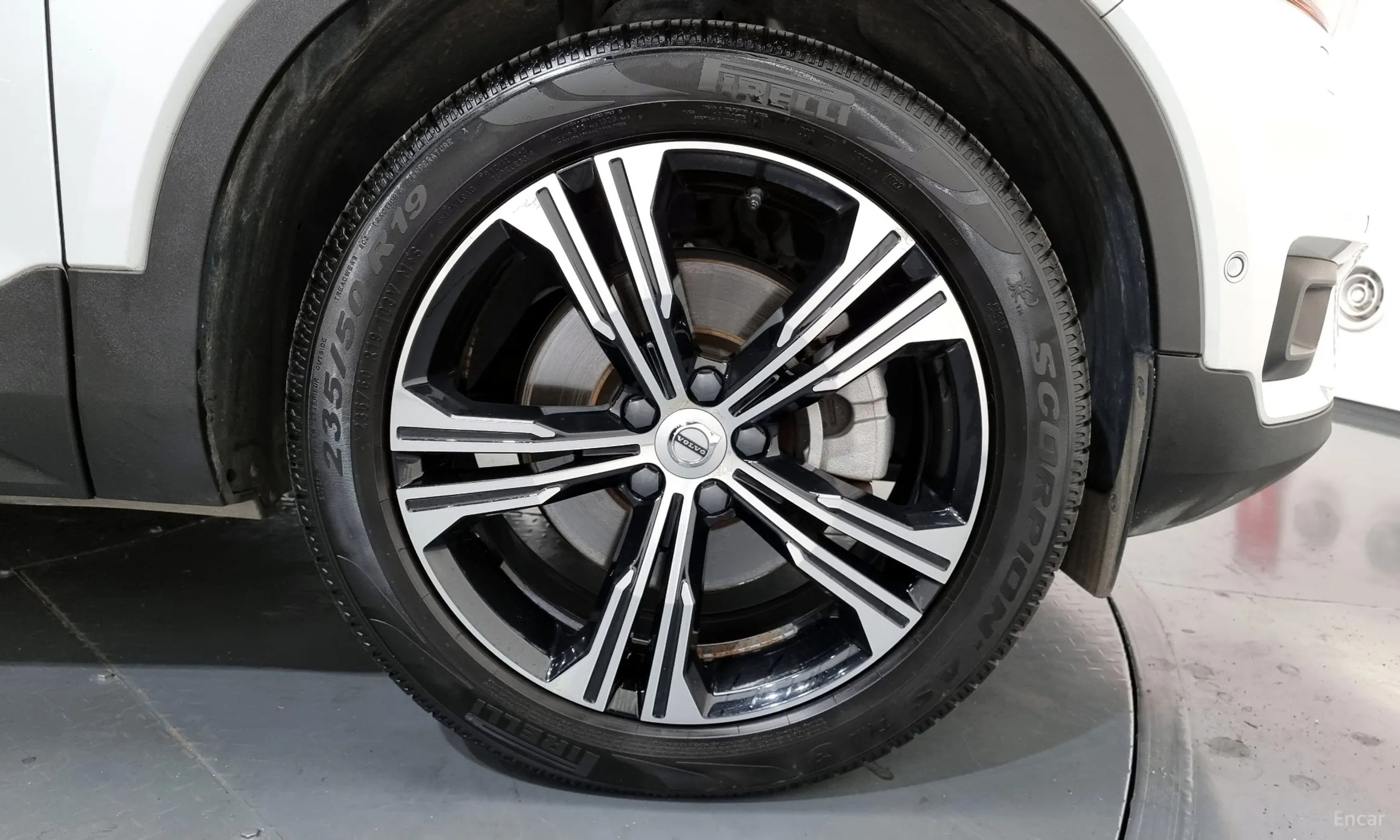 Volvo XC40 превью 5