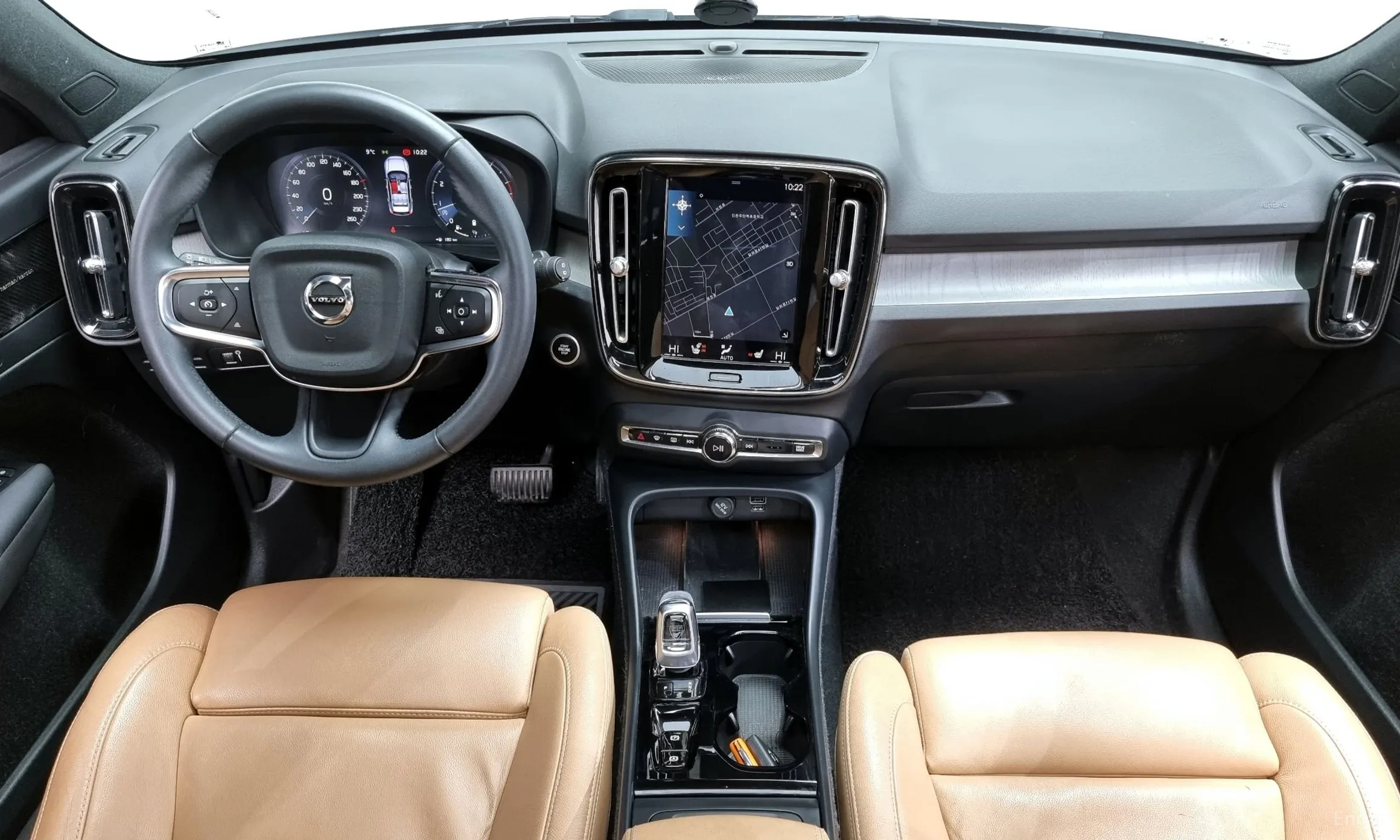 Volvo XC40 превью 7