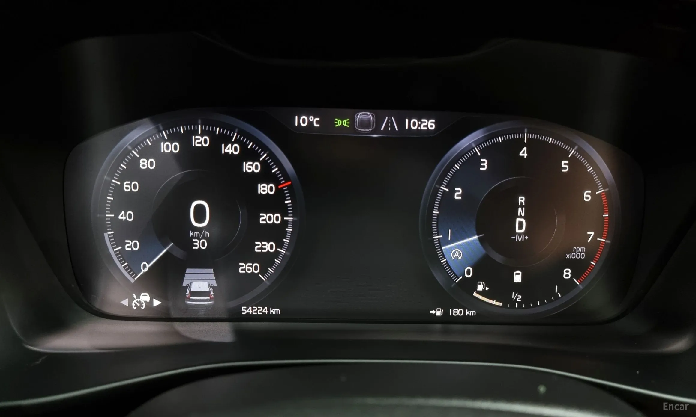 Volvo XC40 превью 8