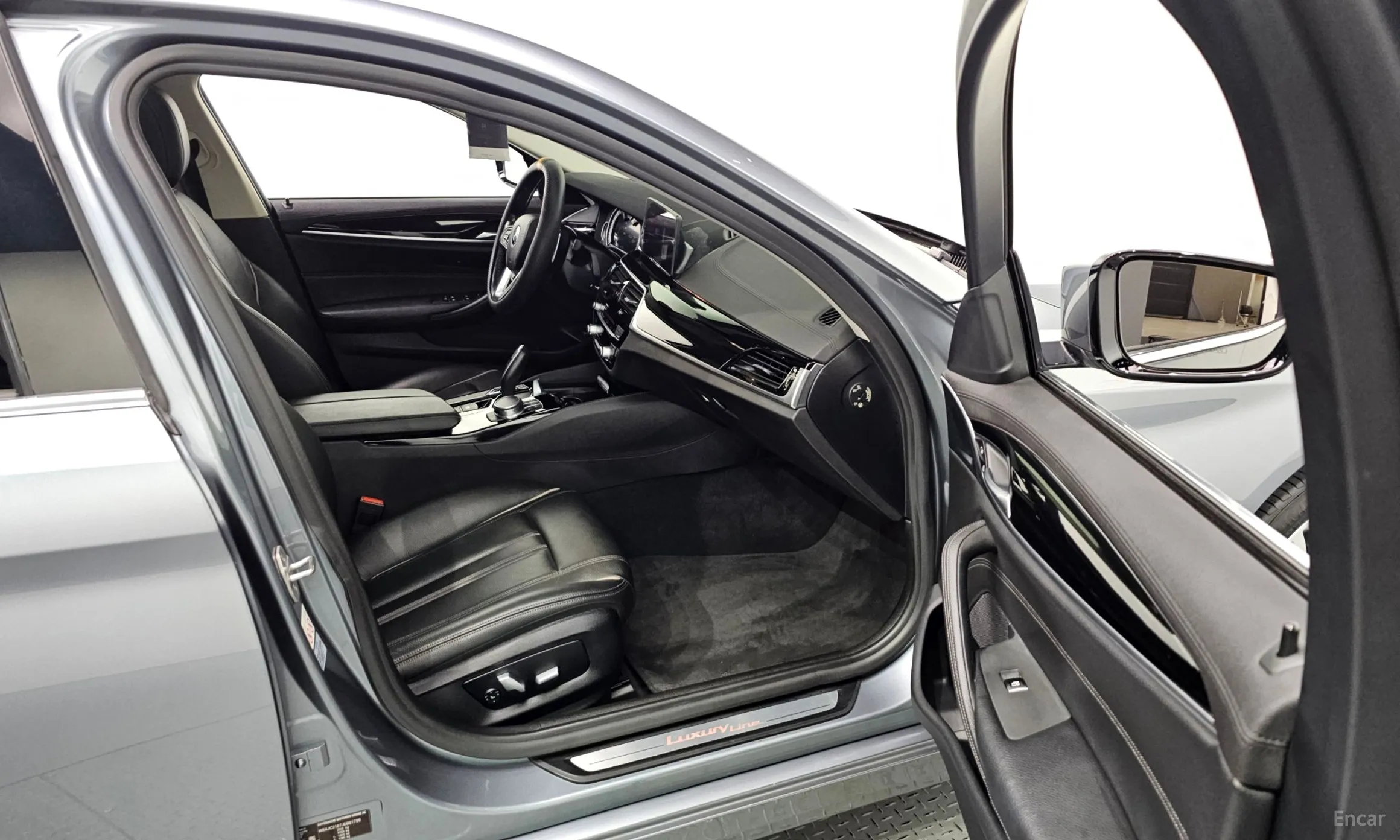 BMW 5 Series (G30) превью 11