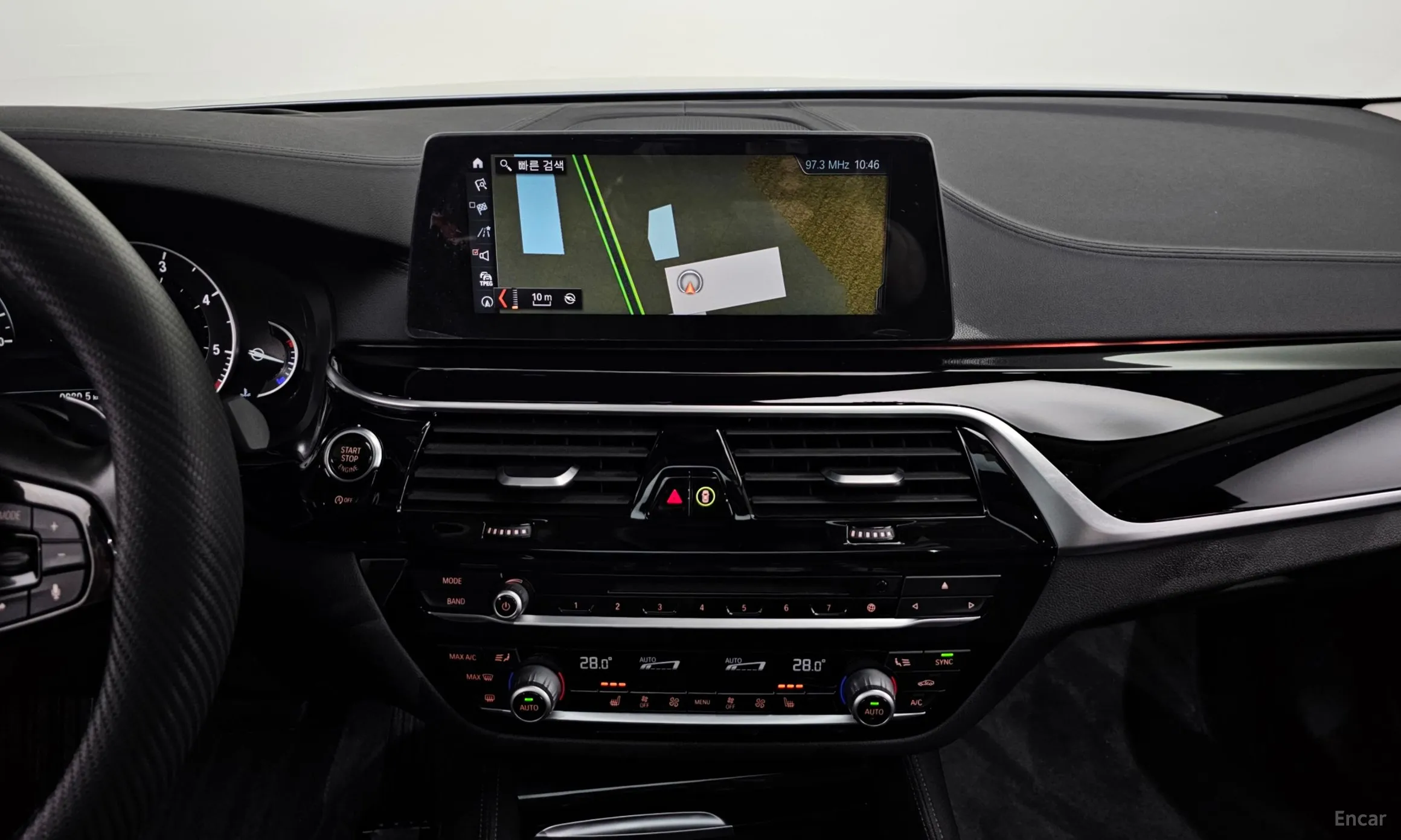 BMW 5 Series (G30) превью 14