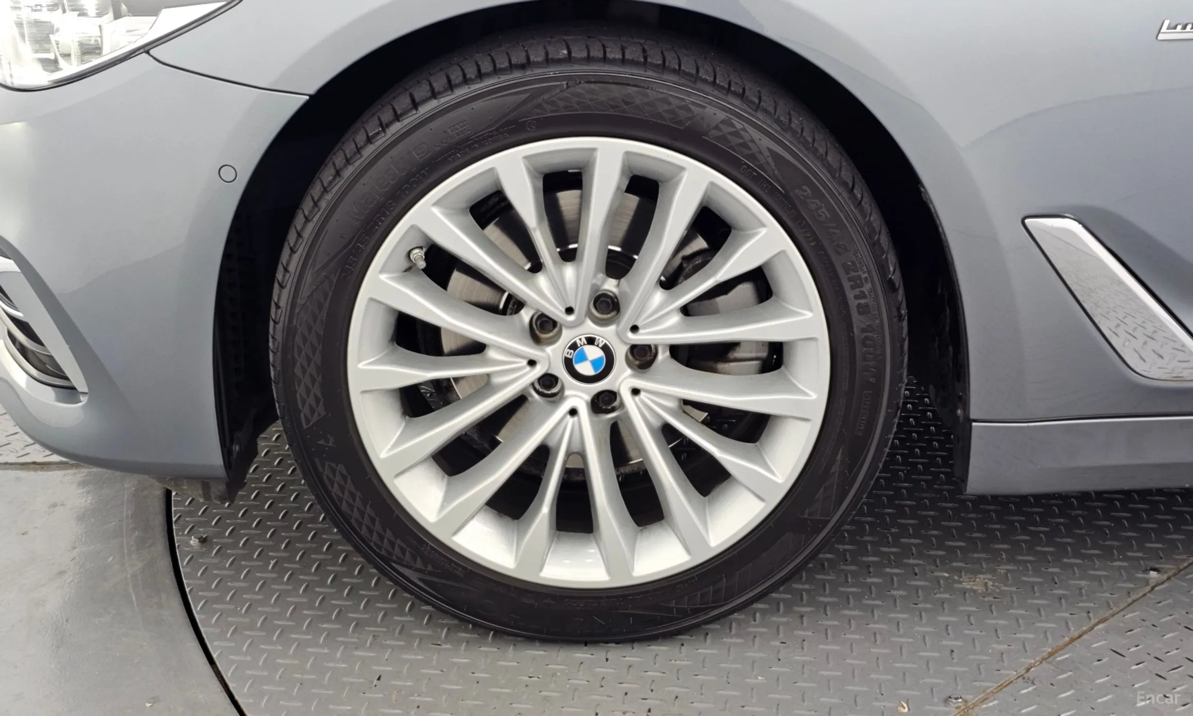 BMW 5 Series (G30) превью 5