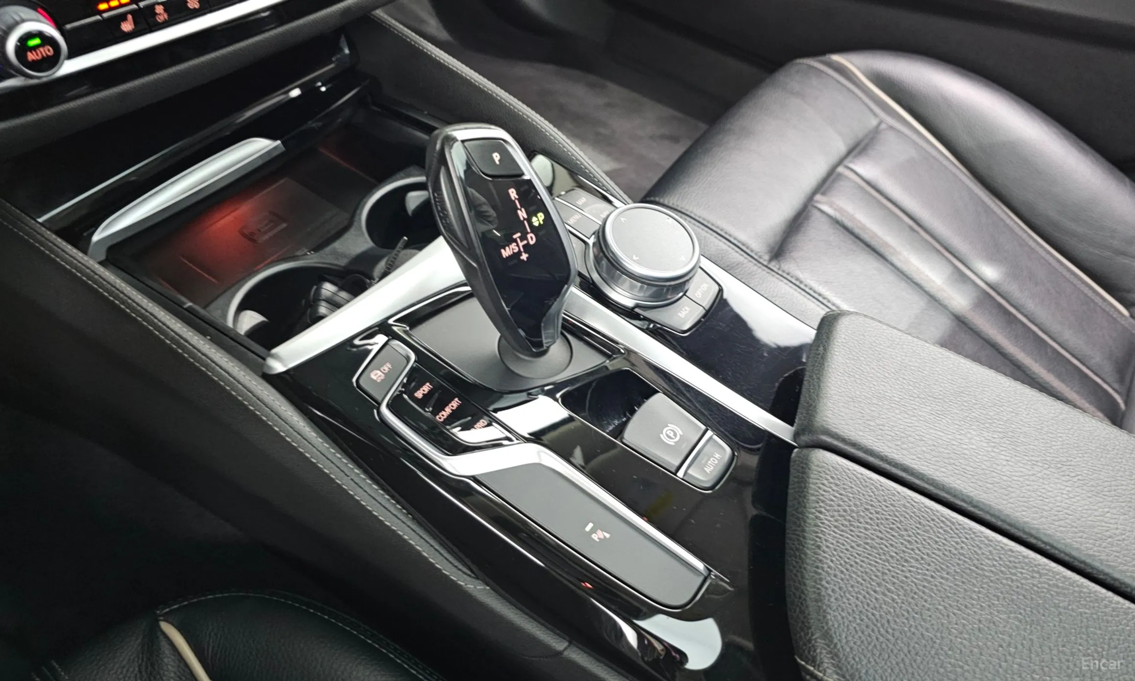BMW 5 Series (G30) превью 9