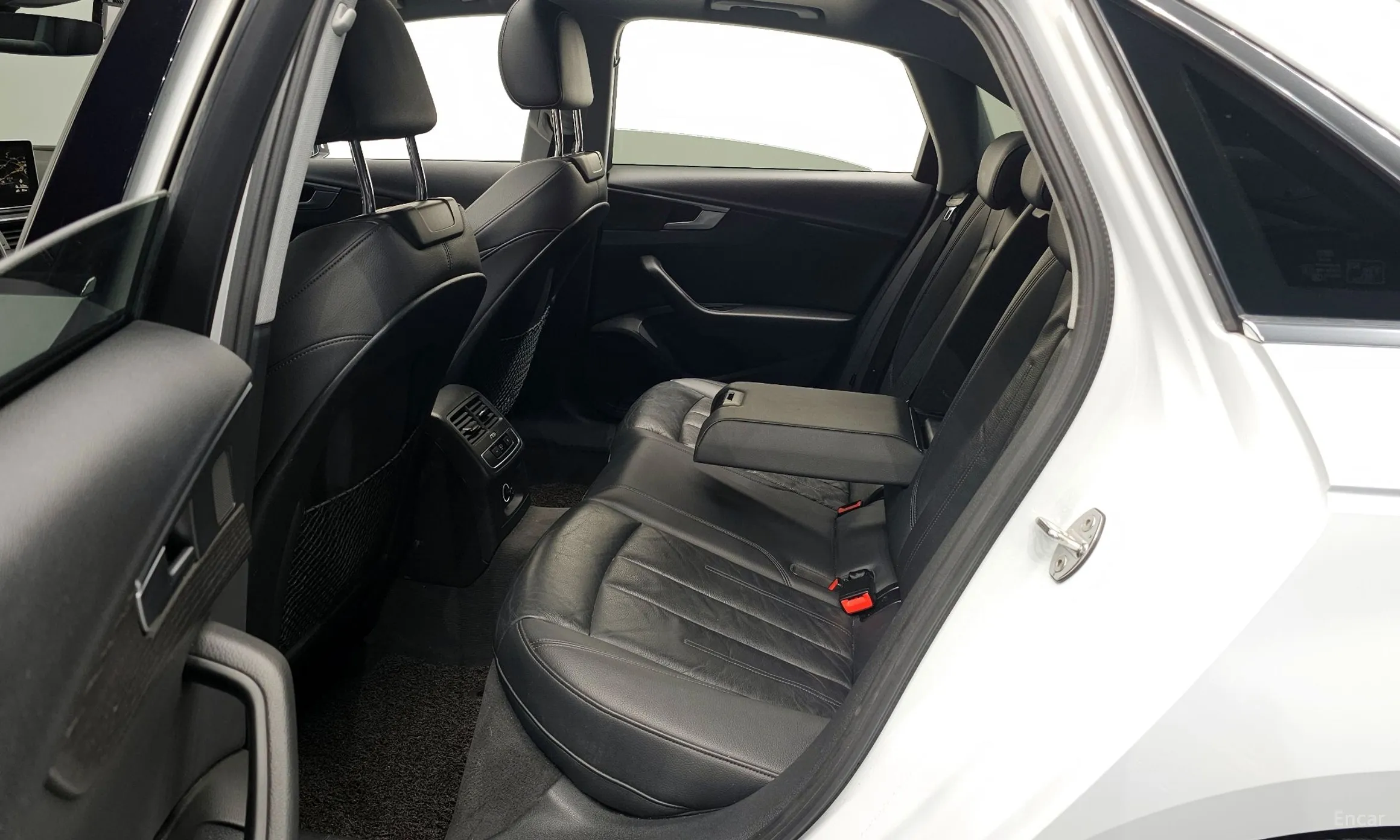Audi A4 (B9) превью 12
